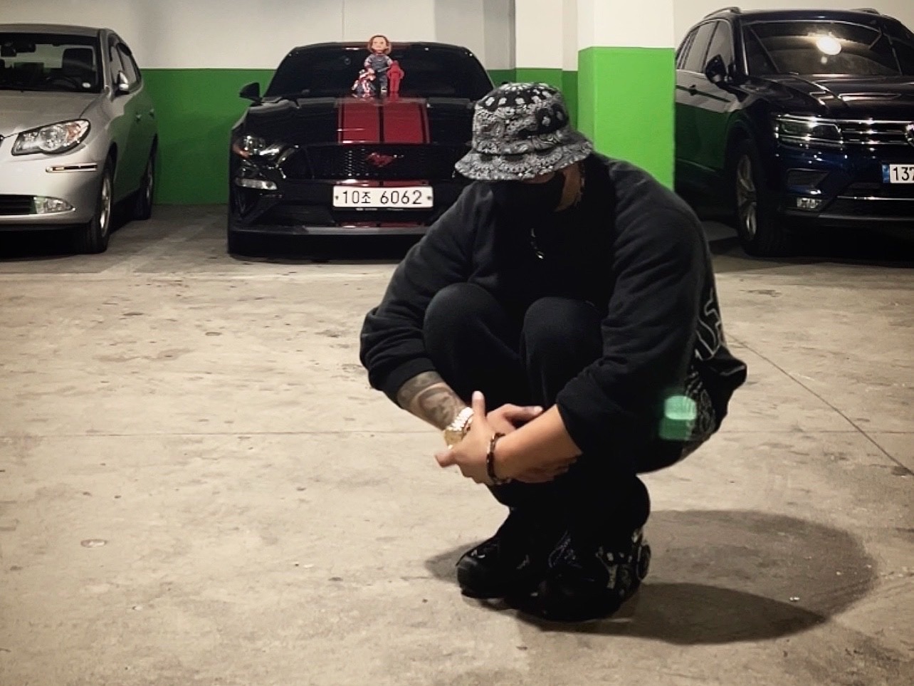 Supreme Bandana Crusher Black - 21SS, Supreme Small Box T-Shirt Black Bandana - 21SS 착용 스타일 - 2