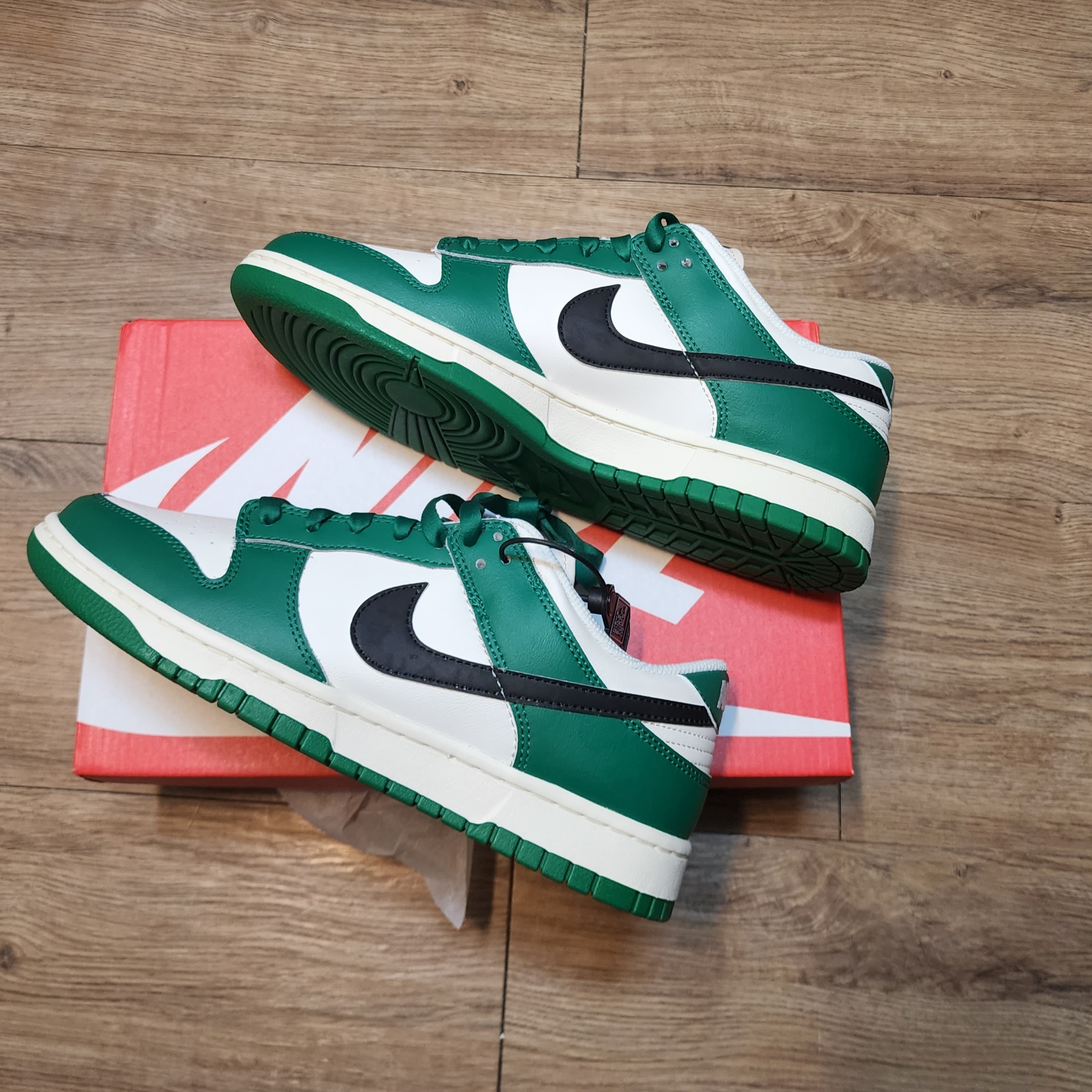 Nike Dunk Low Retro SE Jackpot Malachite 착용 스타일