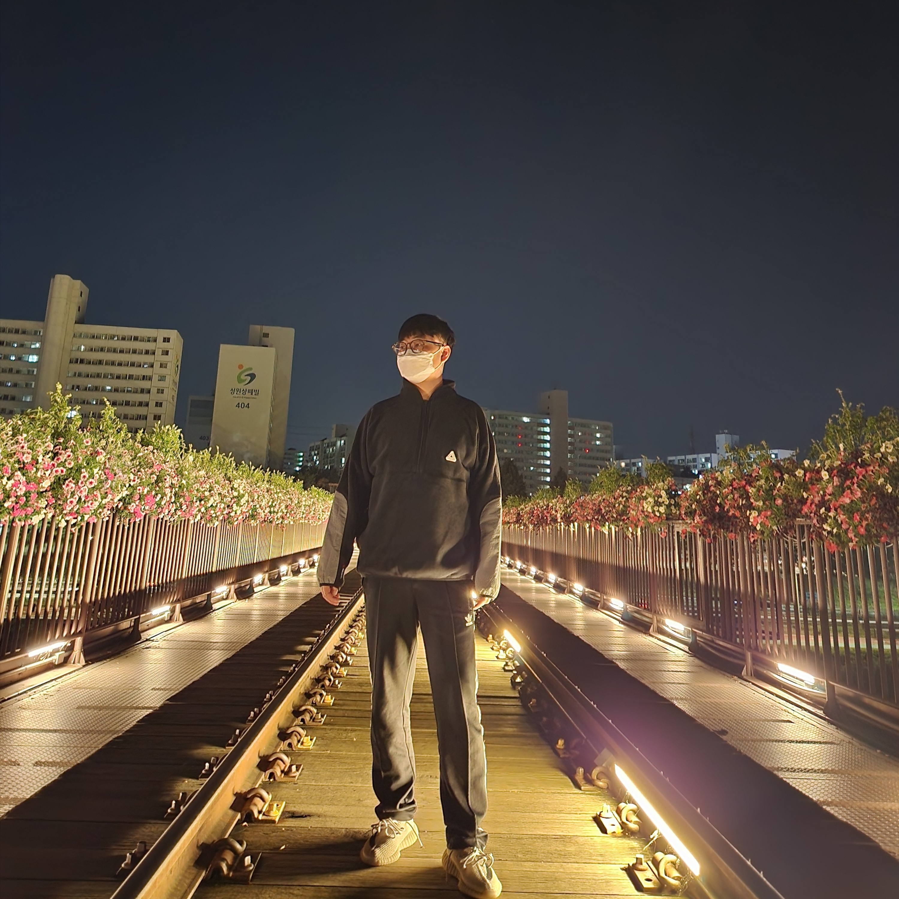 Palace Polartec 1/4 Zip Jacket Black - 22FW, Adidas Yeezy Boost 350 V2 Slate Core Black 2022/2023 착용 스타일 - 1