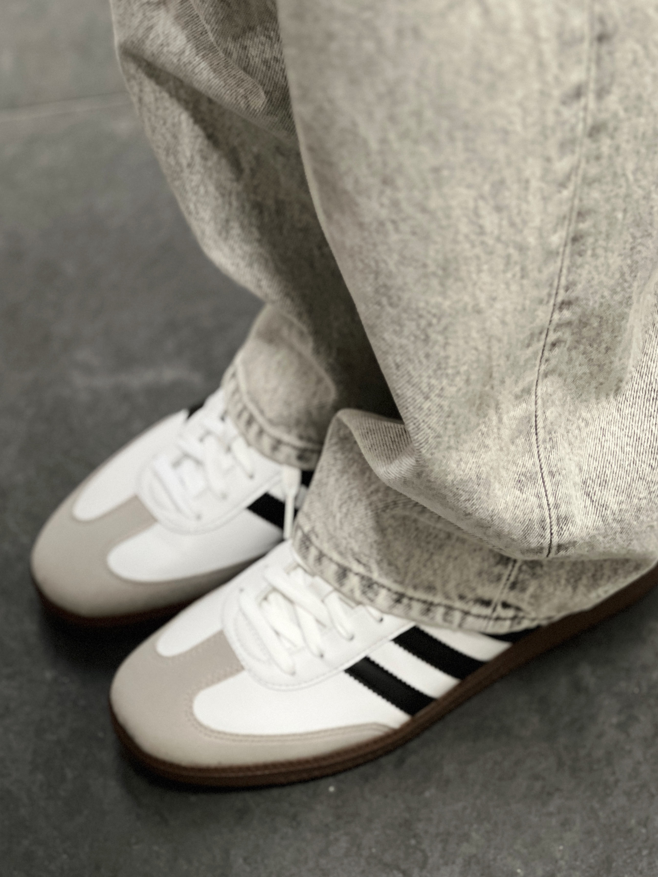 Adidas Samba Vegan White Black 착용 스타일 - 2