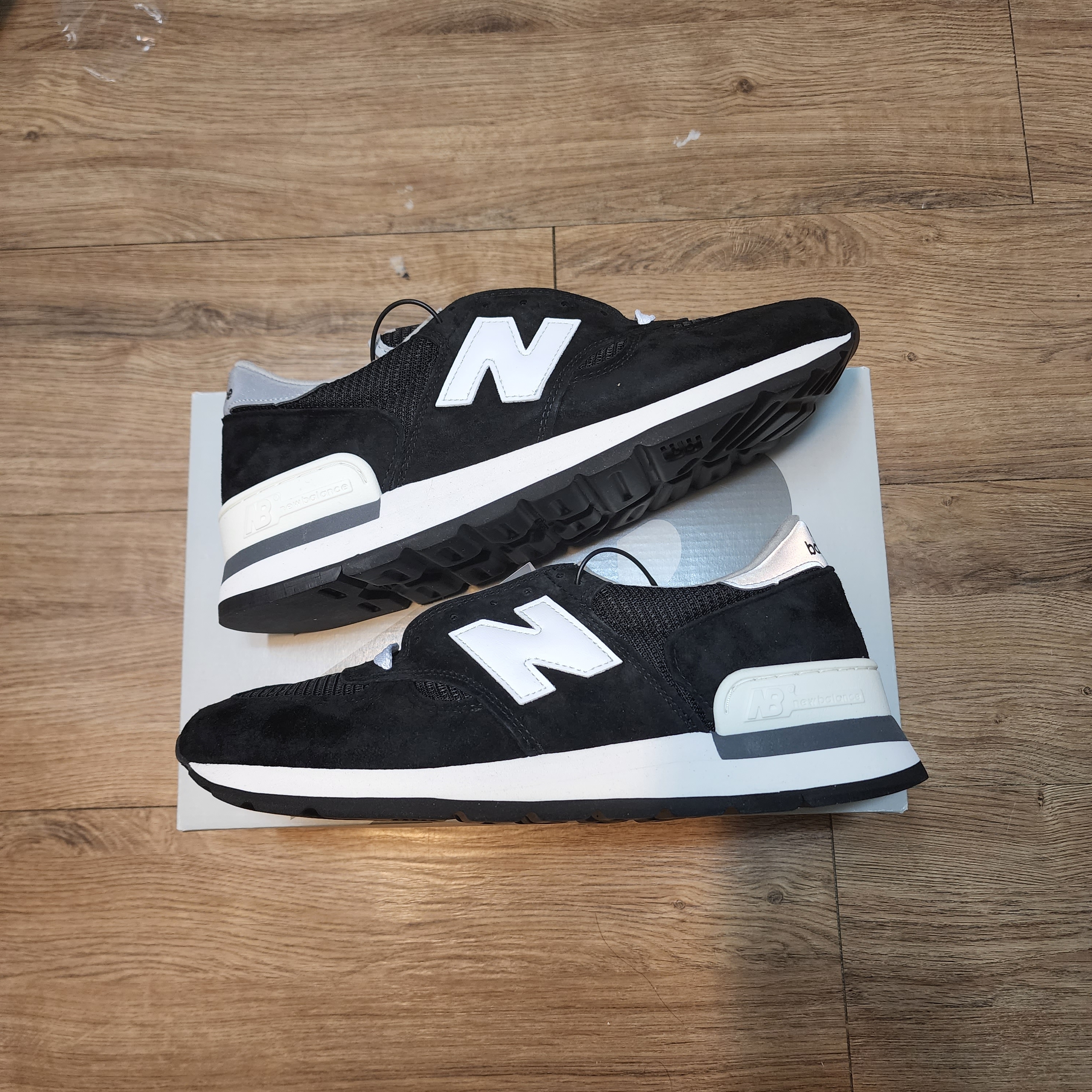 New Balance 990v1 Made in USA Black 착용 스타일