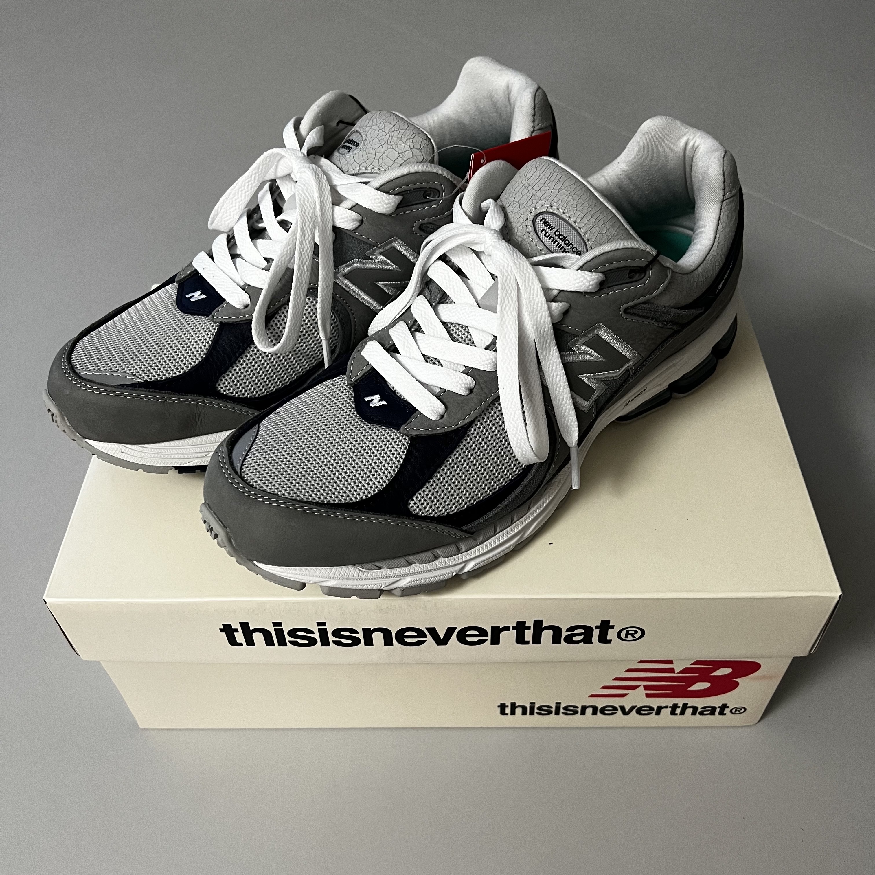 New Balance x Thisisneverthat 2002R 2022 Downtown Run, Nike NRG Solo Swoosh Woven Track Jacket Black - Asia 착용 스타일 - 2