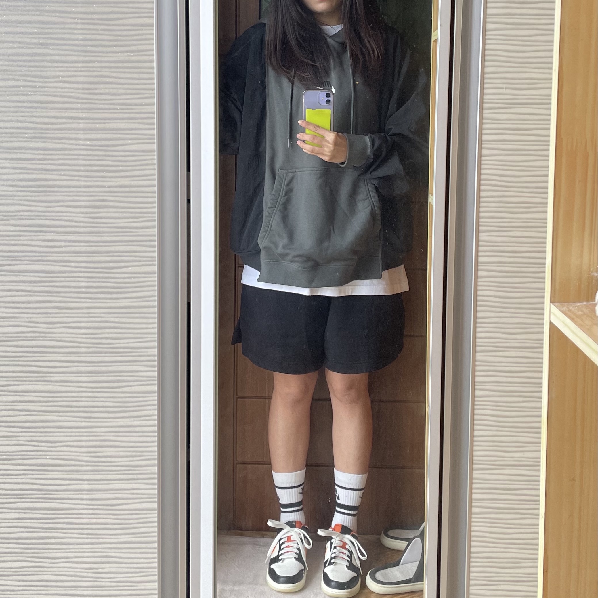 Nike NSW Hoodie BRS Iron Grey, Nike Dunk Low Retro PRM Halloween 착용 스타일