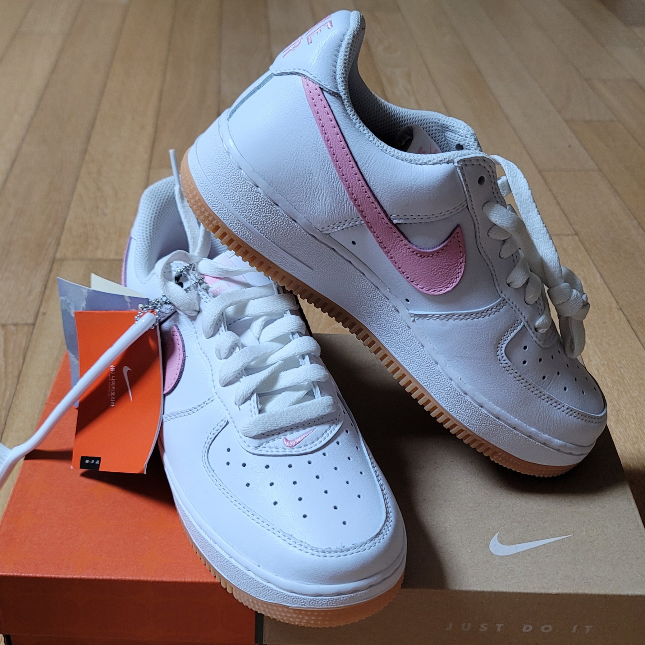 Nike Air Force 1 Low Retro Color of the Month White Pink 착용 스타일