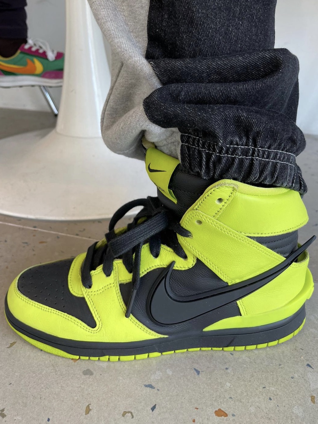 Nike x Ambush Dunk High Flash Lime 착용 스타일 - 2