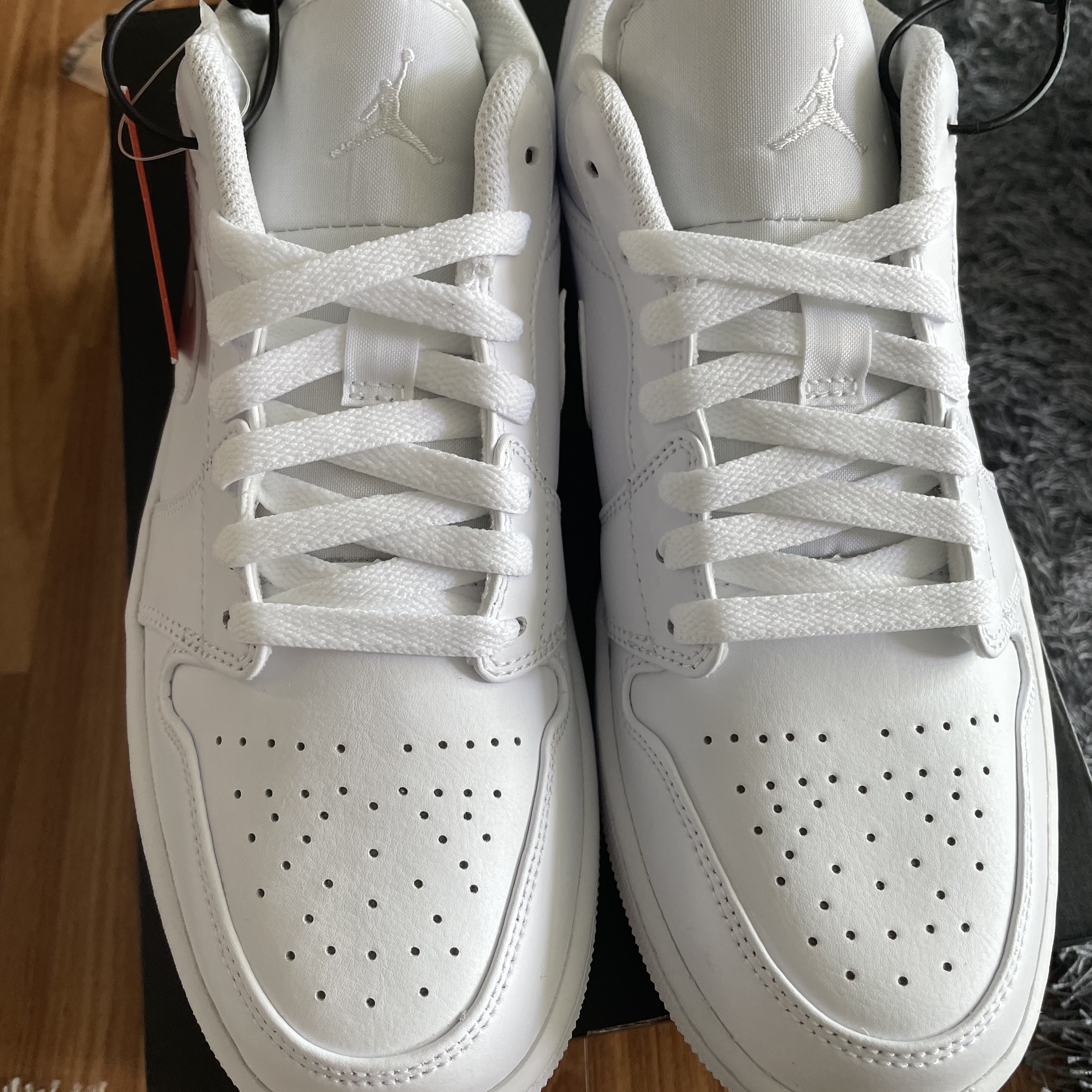 Jordan 1 Low Triple White 착용 스타일