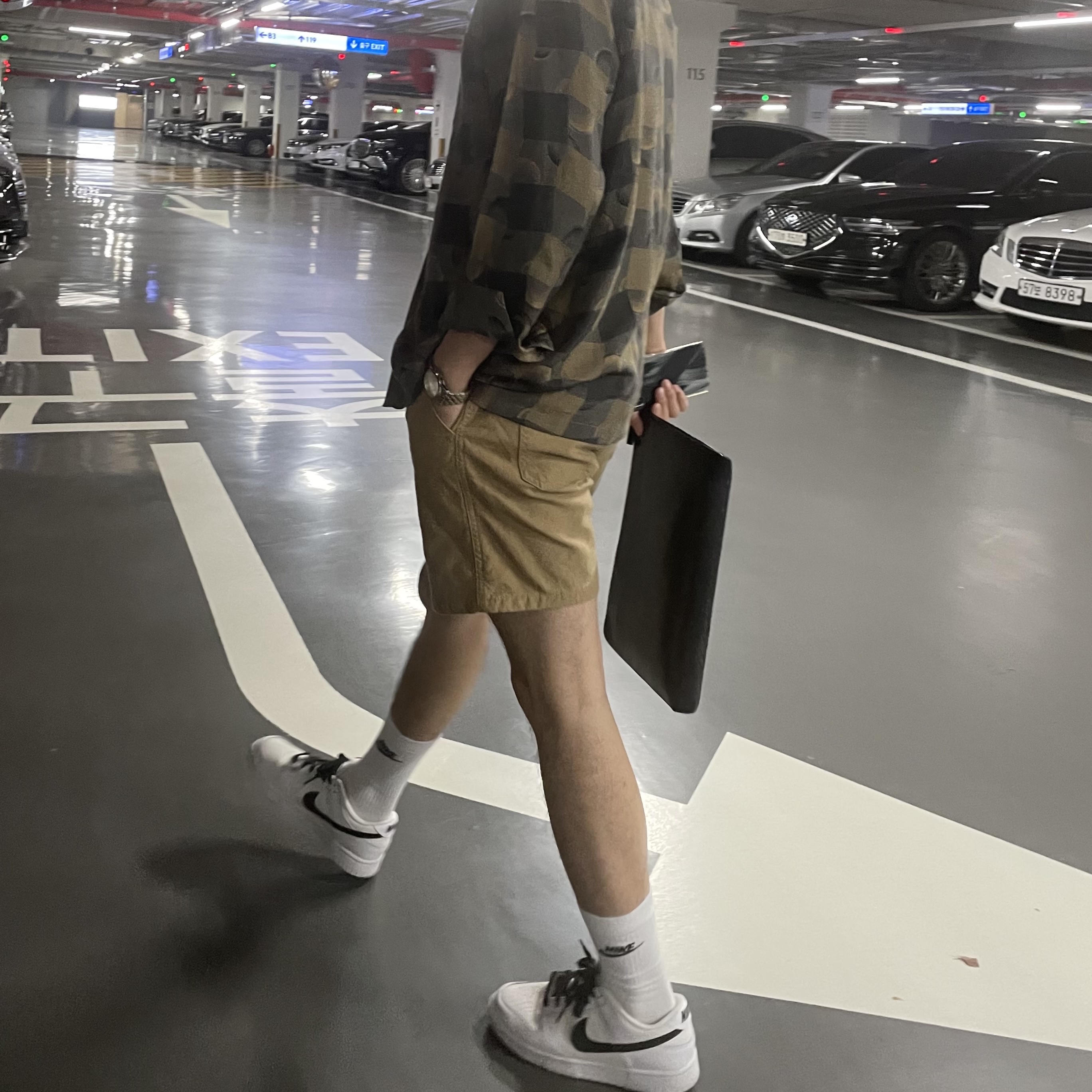 Nike Dunk Low Retro Summit White, Montblanc Meisterstuck Zipper Portfolio Pouch Black 착용 스타일 - 1