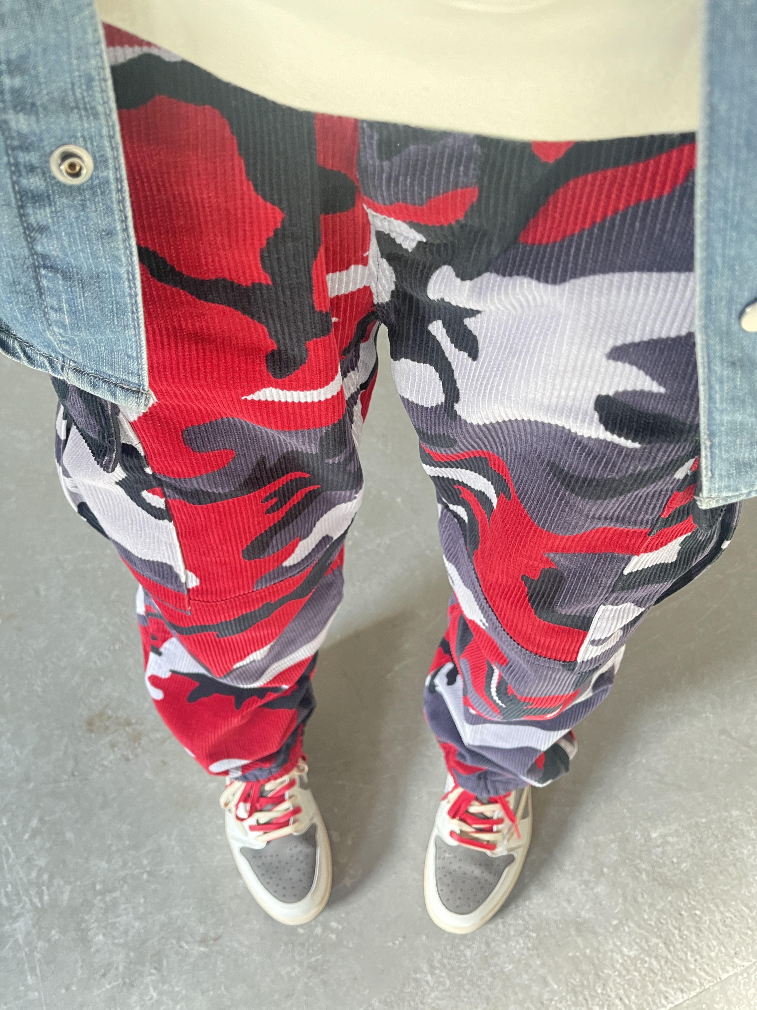 Supreme x Nike Arc Corduroy Cargo Pants Red Camo - 22SS, Jordan 1 x Travis Scott Retro Low OG SP Sail and Ridgerock 착용 스타일