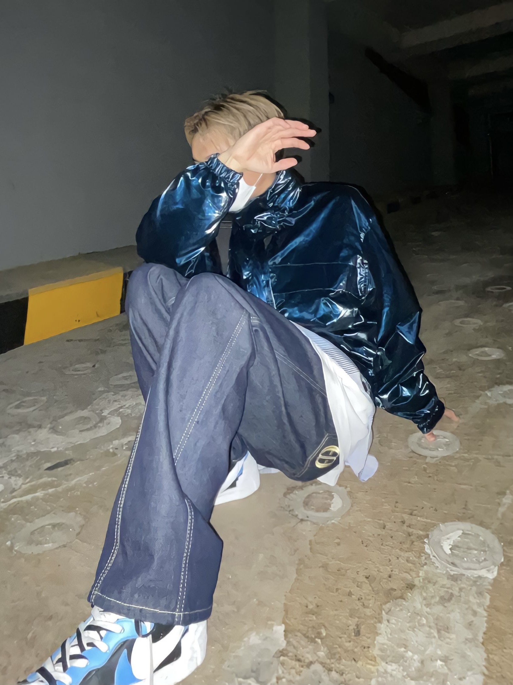 Nike x Sacai Blazer Mid White Black Legend Blue 착용 스타일 - 2