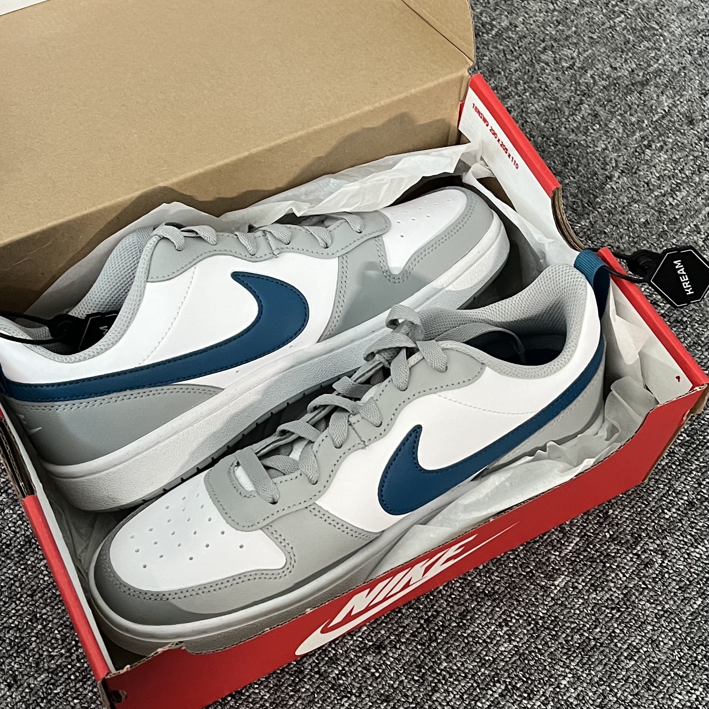 (GS) Nike Court Borough Low 2 Light Smoke Grey 착용 스타일 - 2