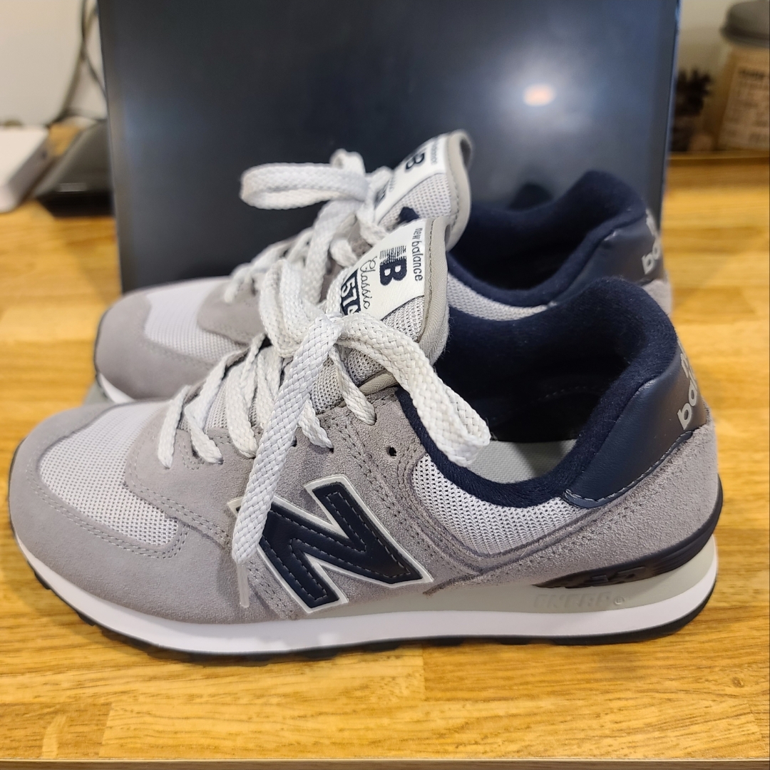 New Balance 574 Grey Blue 착용 스타일 - 1