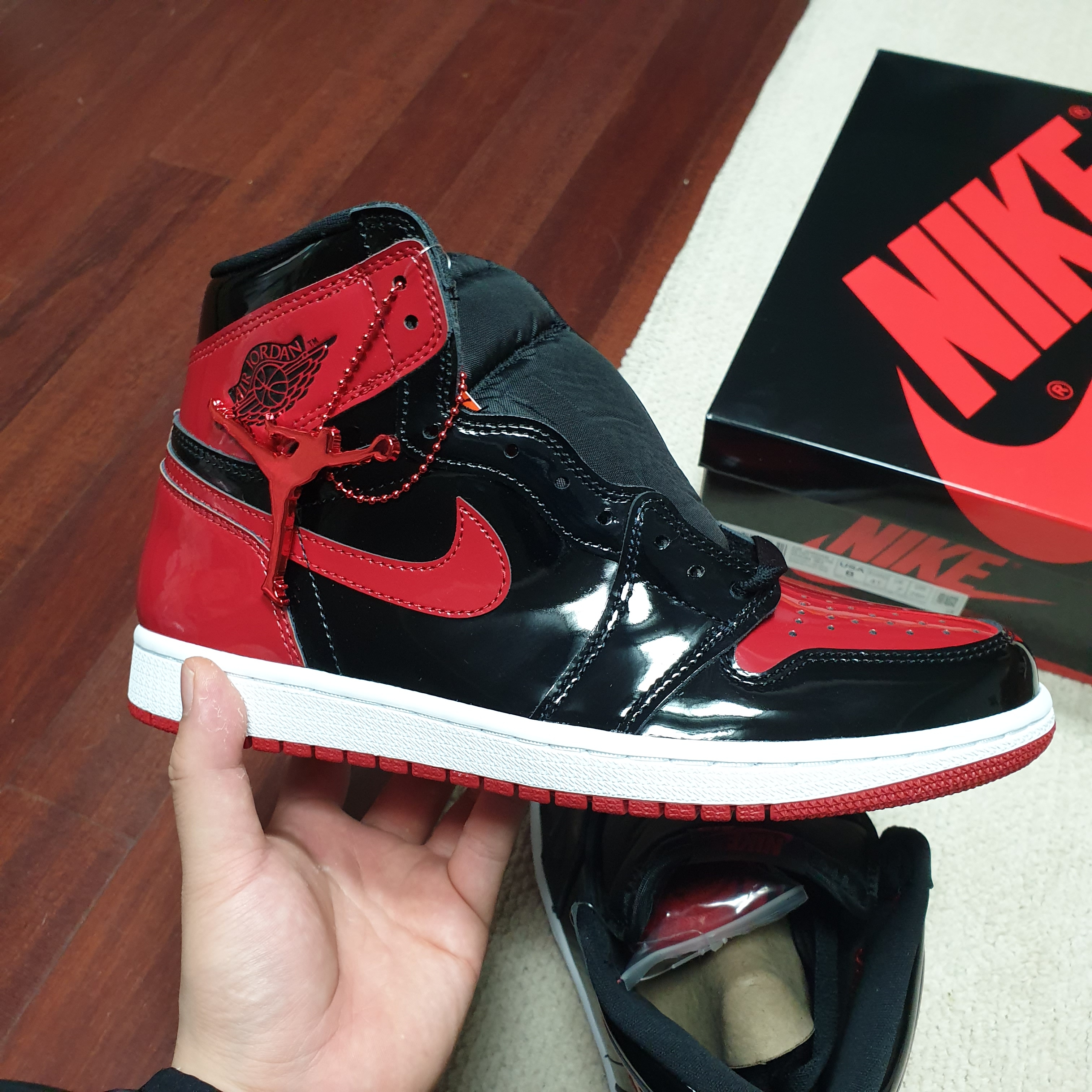 Jordan 1 Retro High OG Patent Bred 착용 스타일 - 3