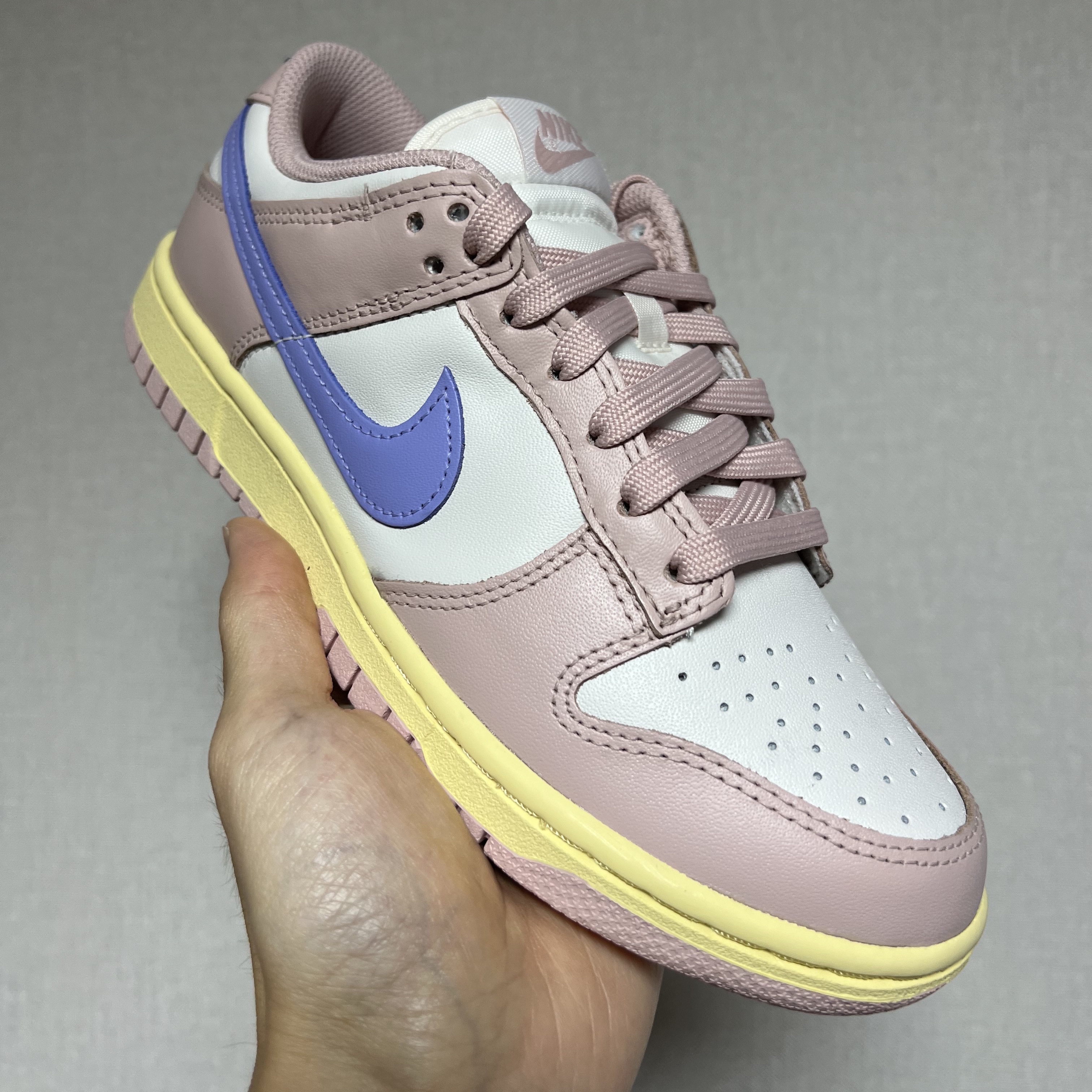 (W) Nike Dunk Low Pink Oxford 착용 스타일 - 1