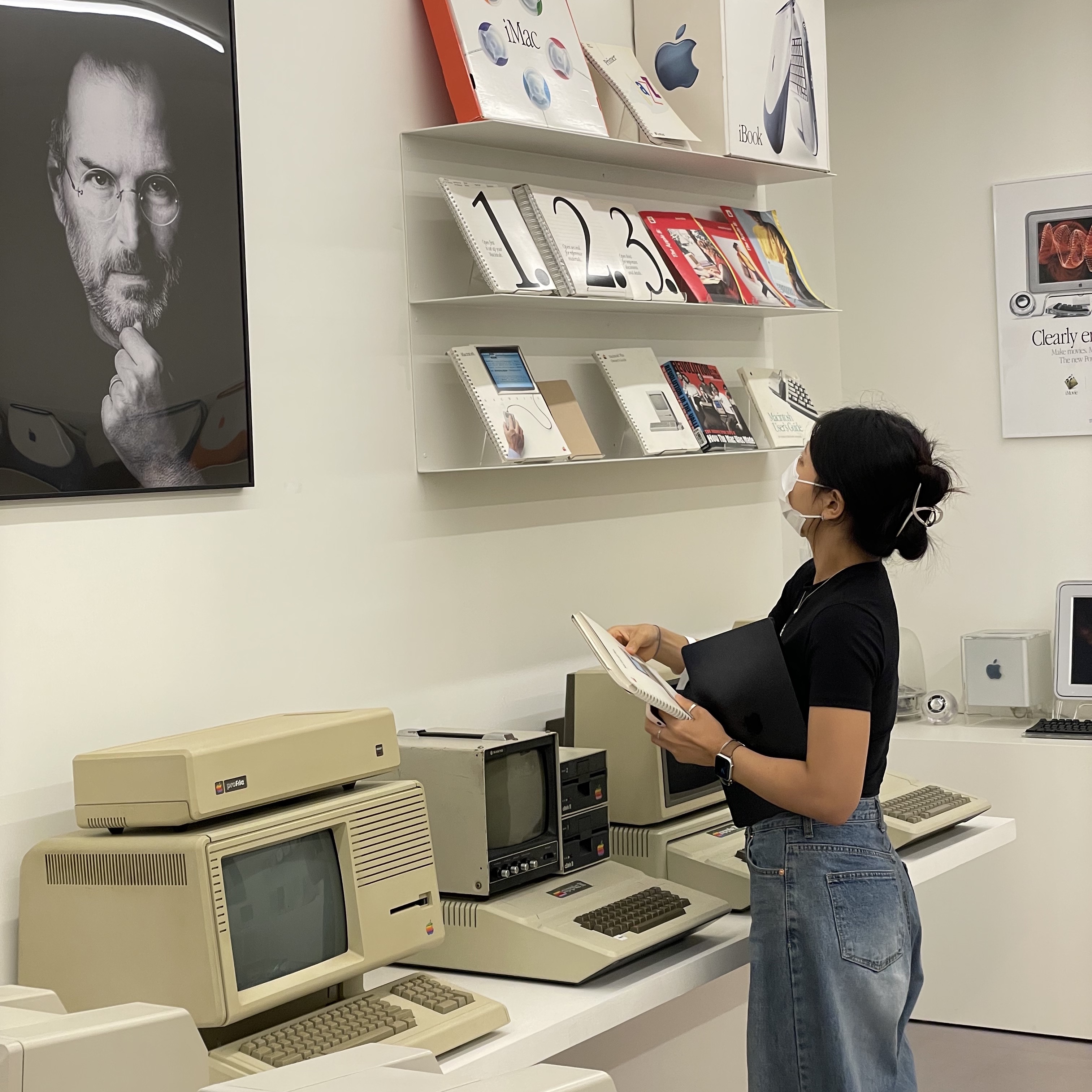 Jordan 1 Retro High OG CO.JP Midnight Navy, Apple 2022 MacBook Air 13 M2 512GB SSD / 8GB RAM Midnight (Korean Ver.) 착용 스타일 - 3