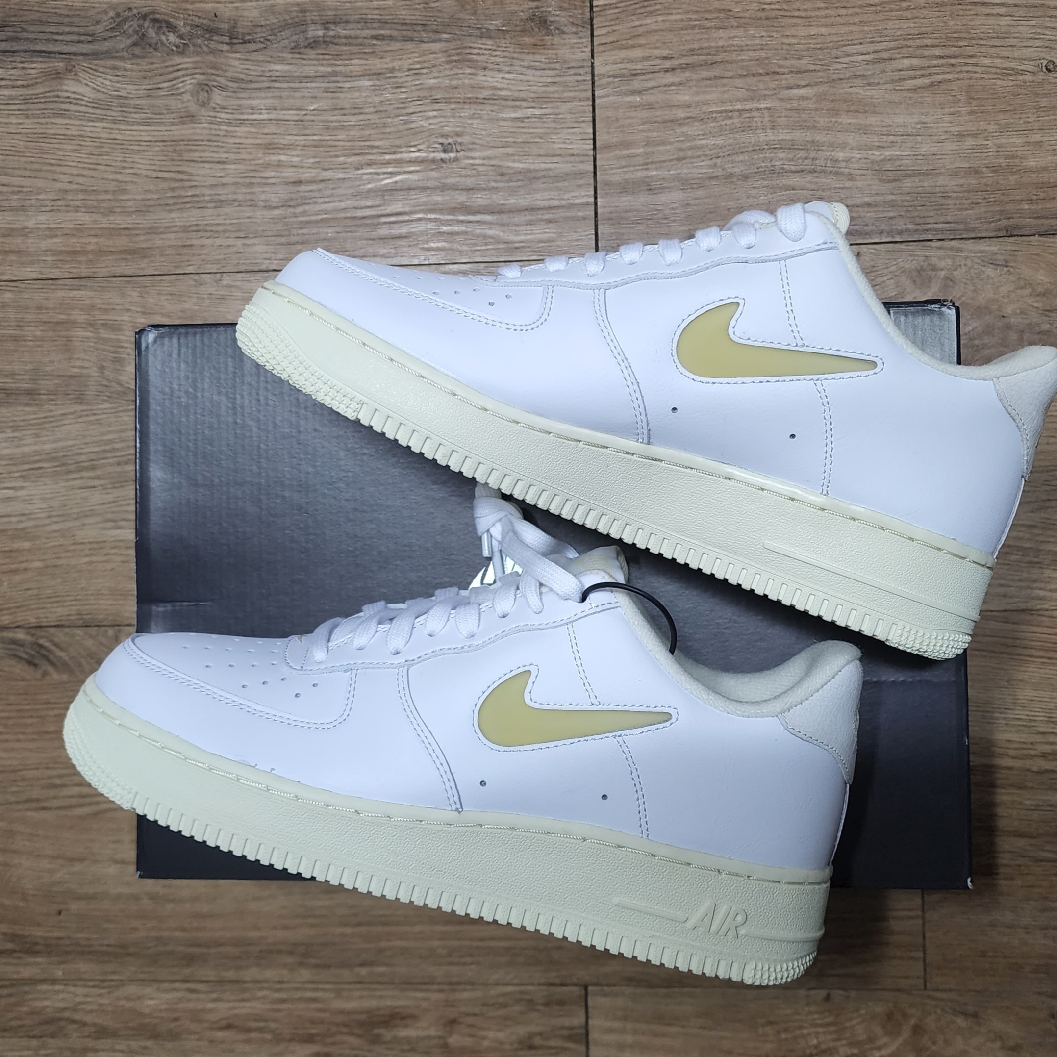 Nike Air Force 1 '07 LX Pale Vanilla 착용 스타일