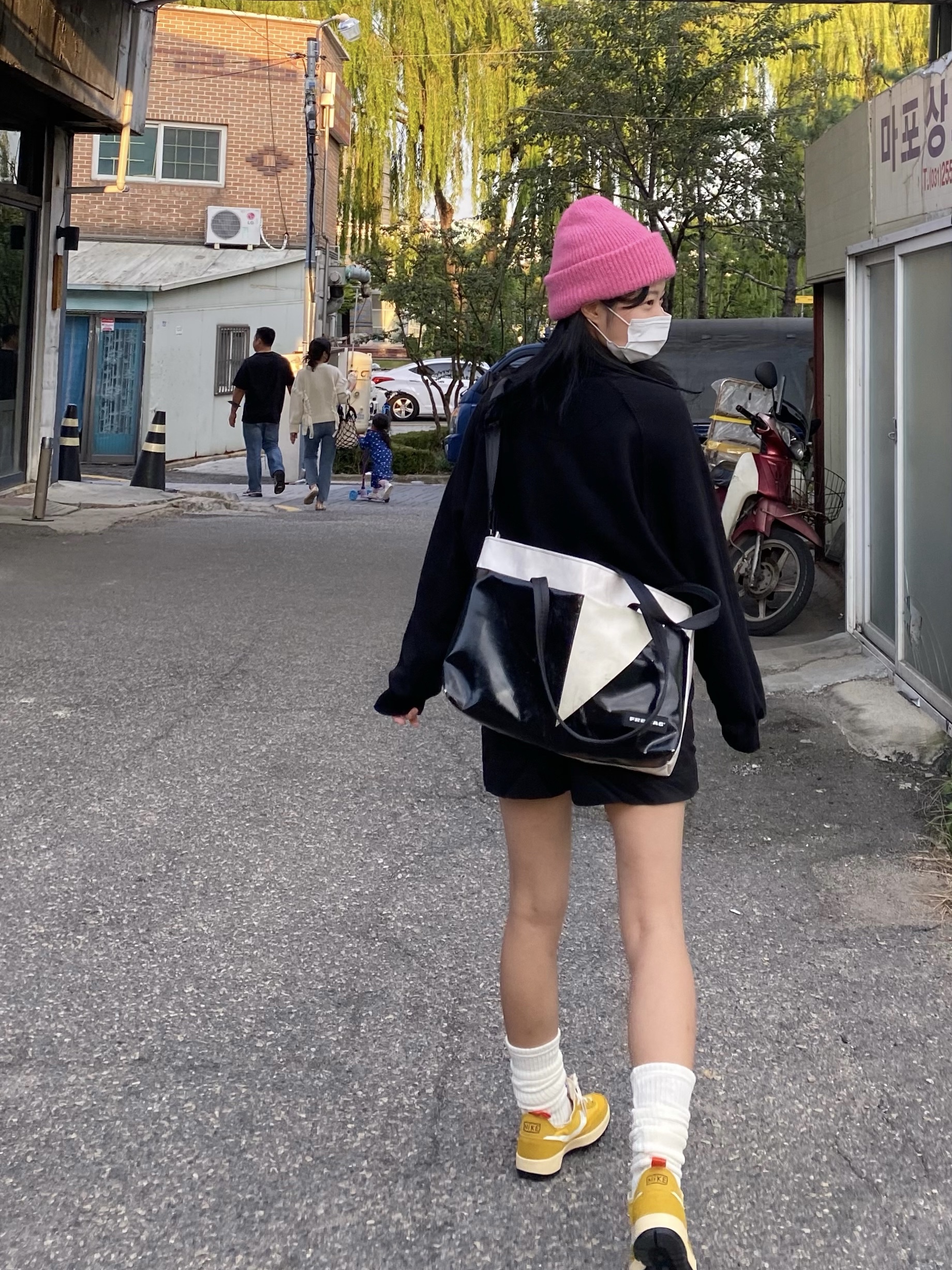 Nike x Tom Sachs General Purpose Shoe Archive, Apple Watch Nike SE 40mm GPS Silver Aluminum Case with Nike Sport Band USB C Pure Platinum Black (Korean Ver.) 착용 스타일 - 2