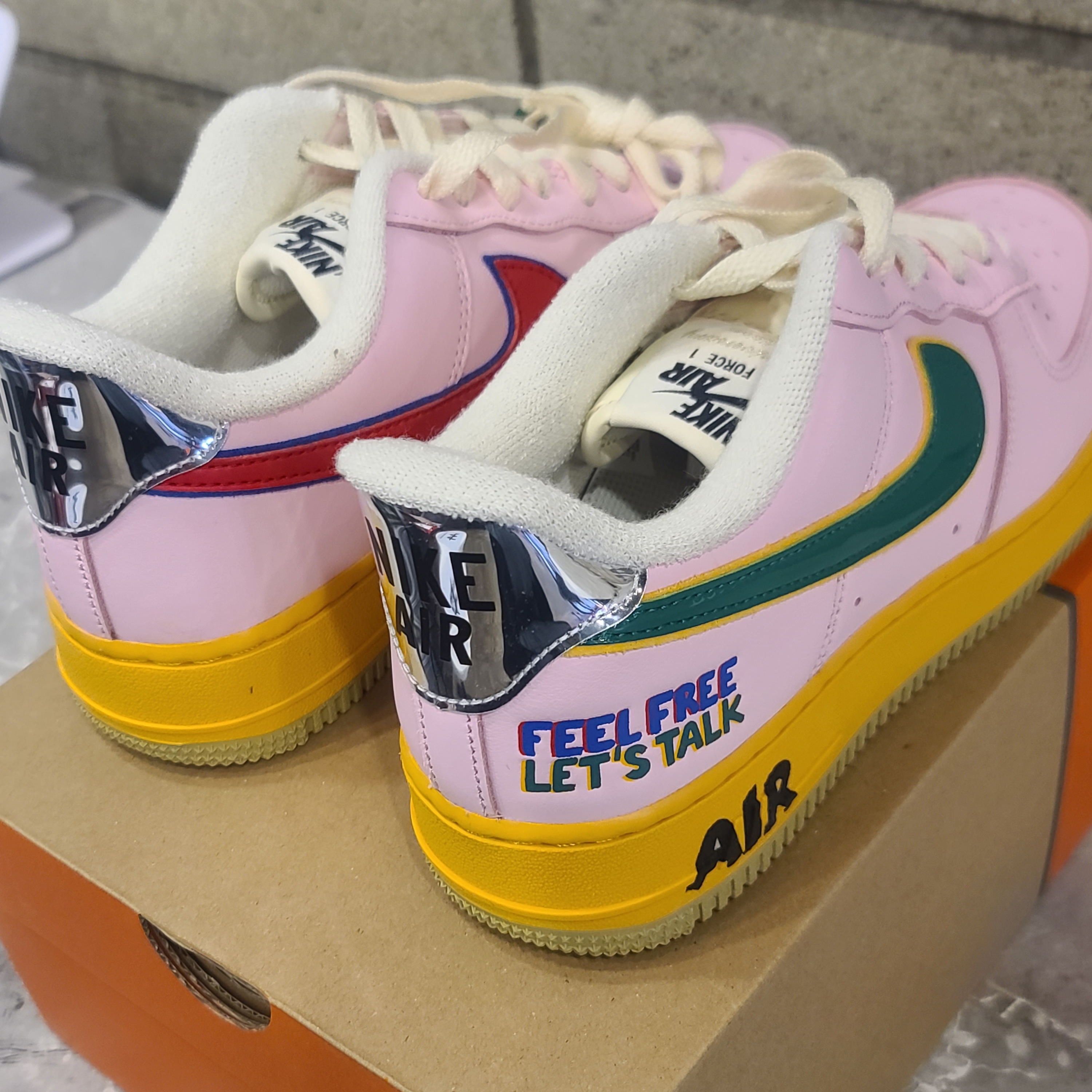 Nike Air Force 1 '07 Pink Tan 착용 스타일 - 5