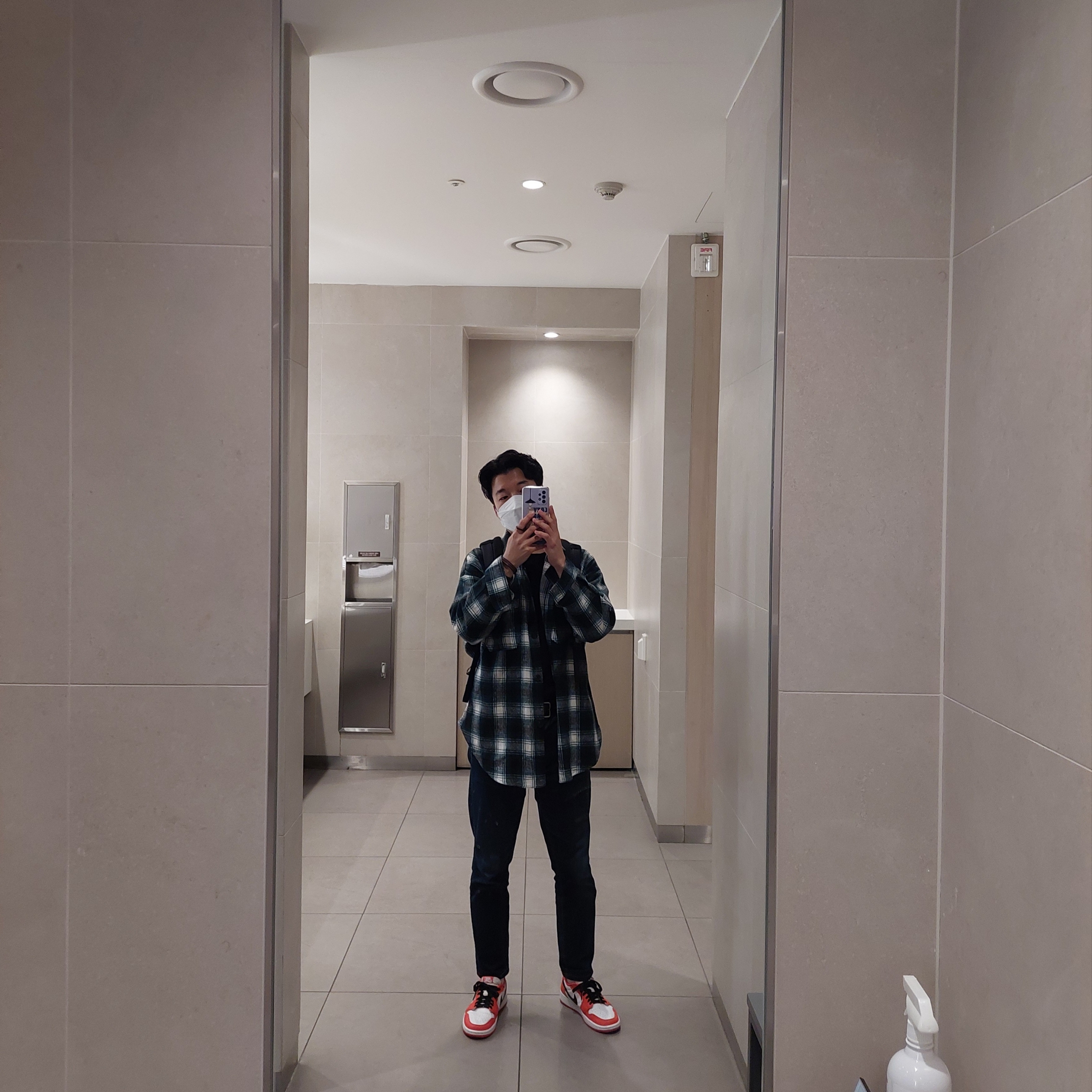 (W) Jordan 1 Low OG Starfish, Supreme Backpack Black - 22SS 착용 스타일 - 1