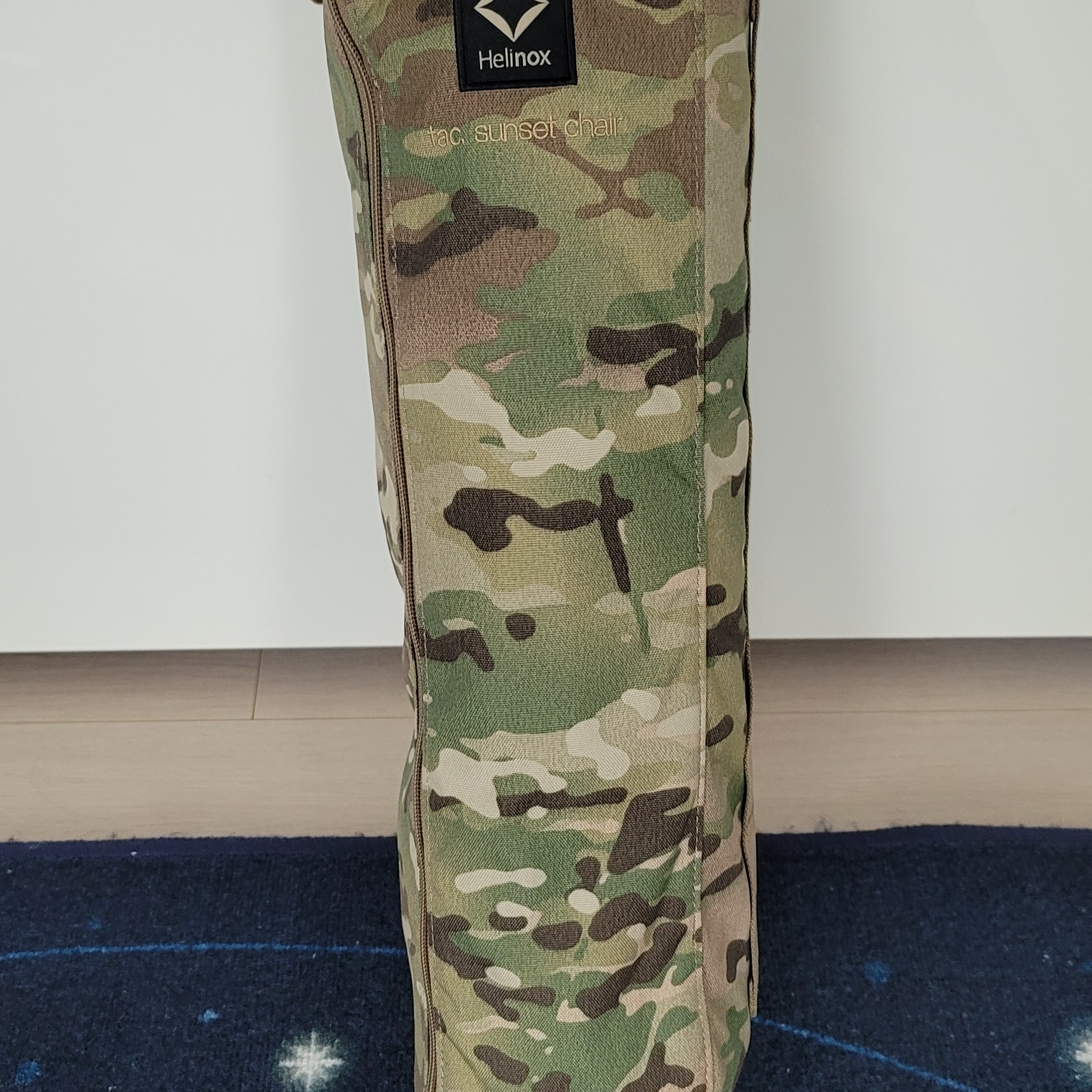 Helinox Tactical Sunset Chair Multicam 착용 스타일 - 2