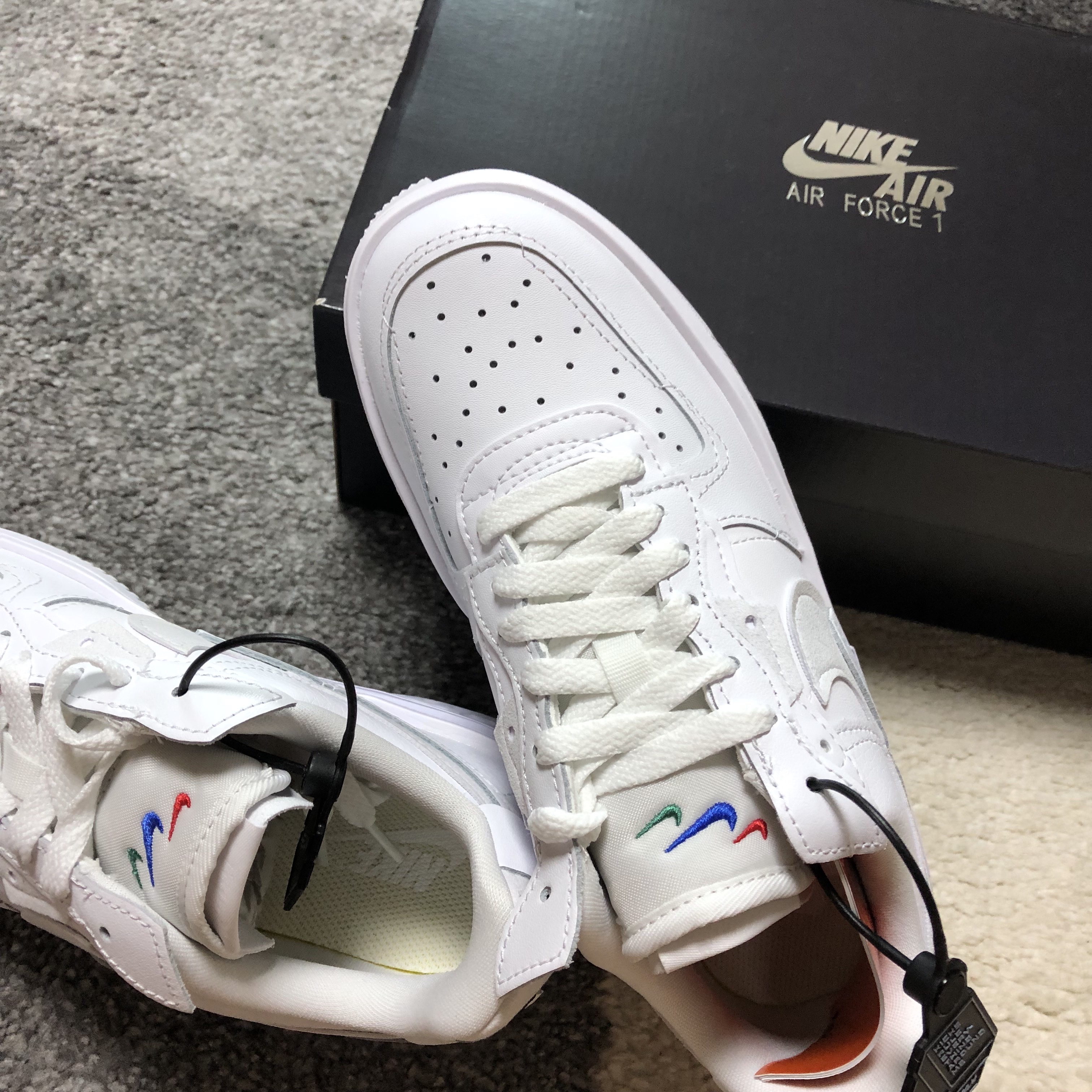 (W) Nike Air Force 1 Fontanka White 착용 스타일 - 1