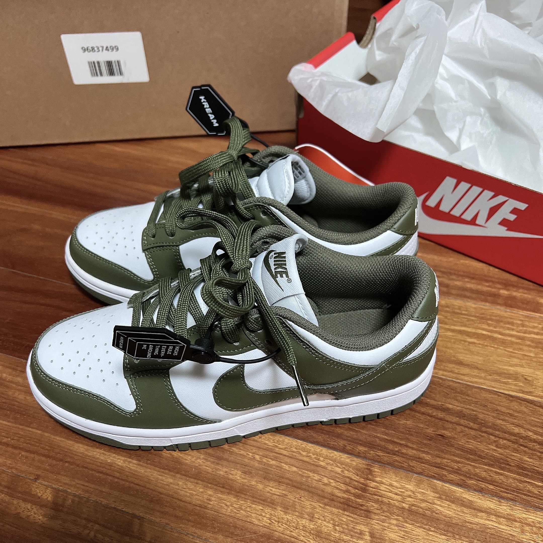 (W) Nike Dunk Low Medium Olive 착용 스타일 - 2