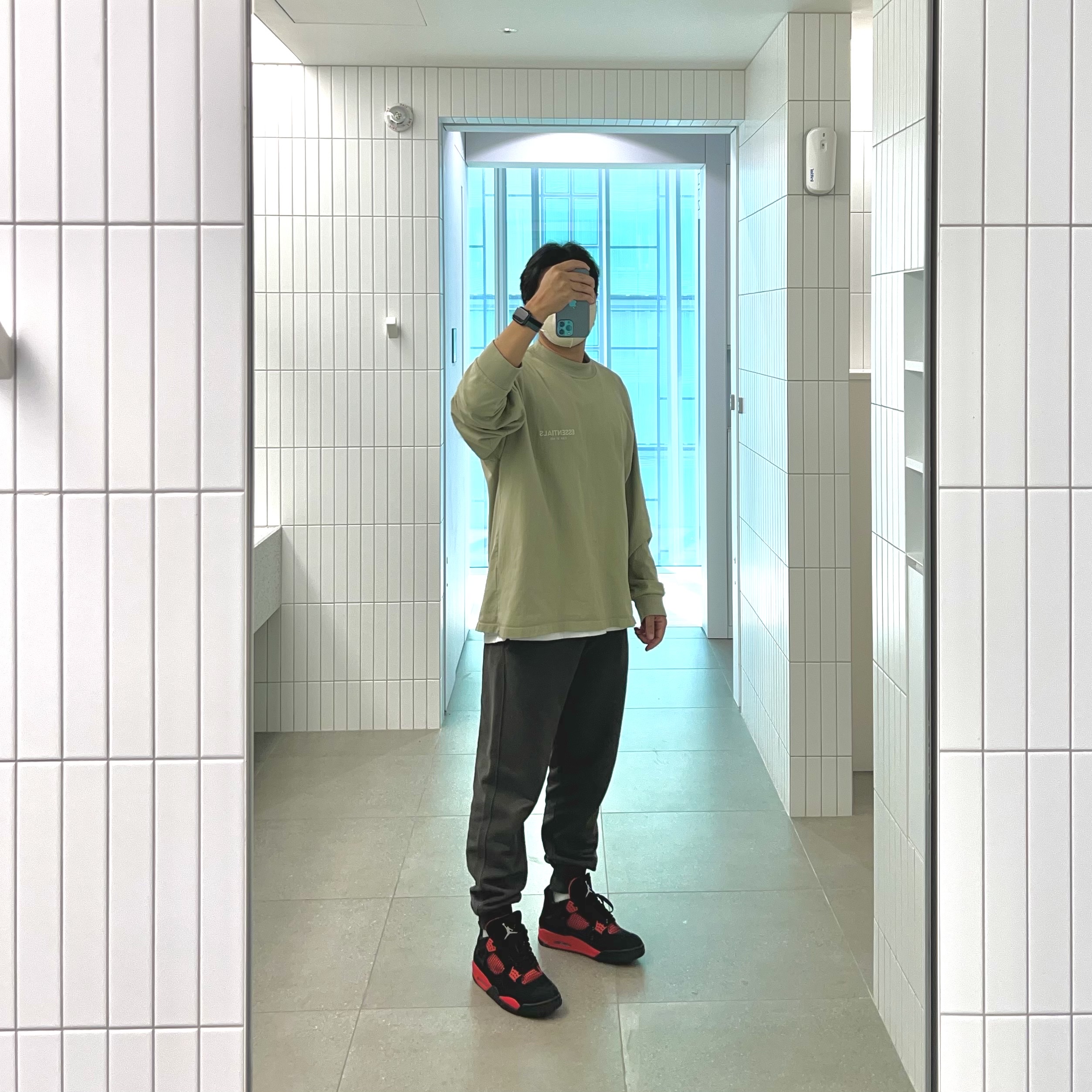 Essentials Long Sleeve T-Shirt Seafoam - 22SS, Jordan 4 Retro Crimson 착용 스타일