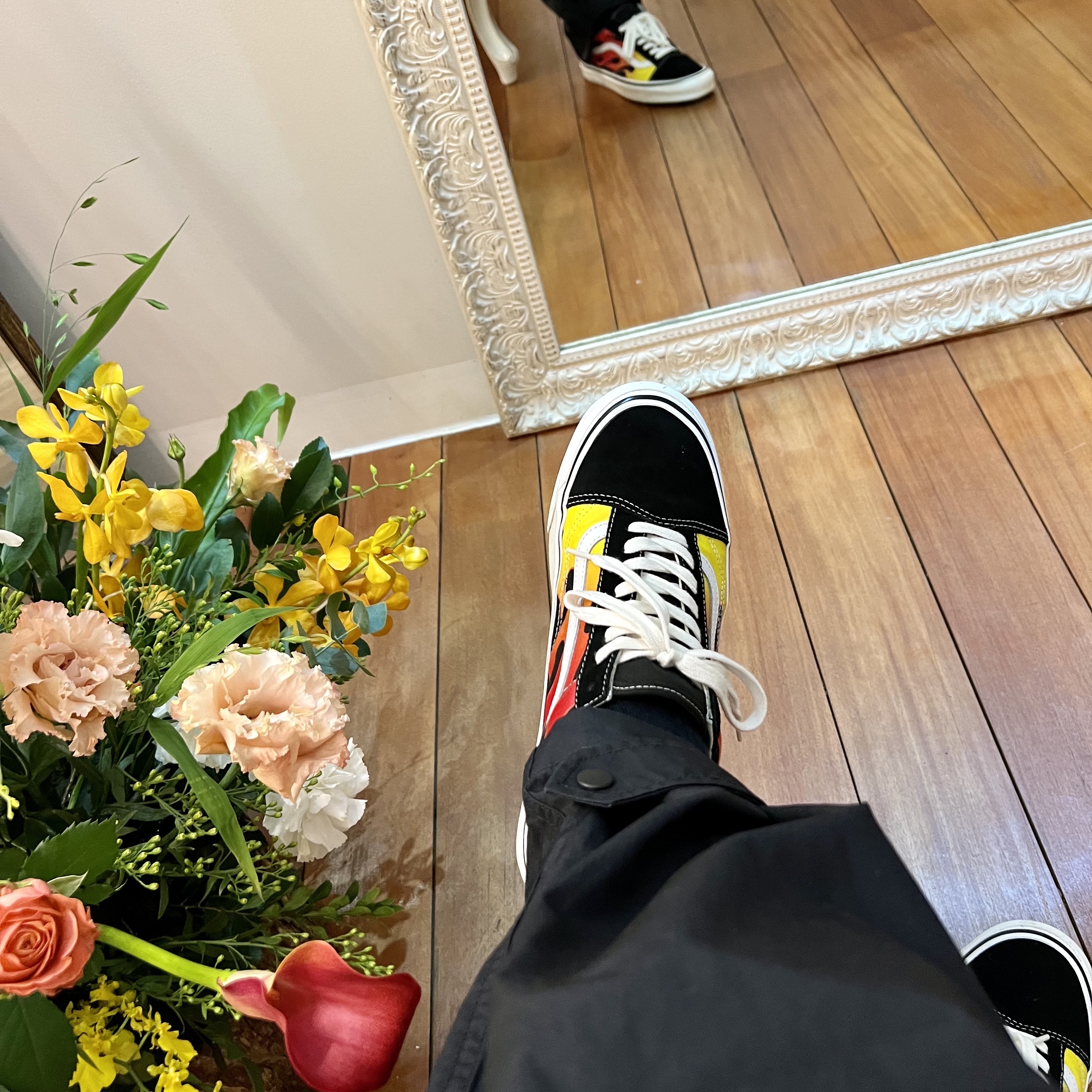 Vans Old Skool Flame Black 2017, Apple Watch Series 7 41mm Cellular Silver Stainless Steel Case with Sports Band Starlight (Korean Ver.) 착용 스타일 - 3