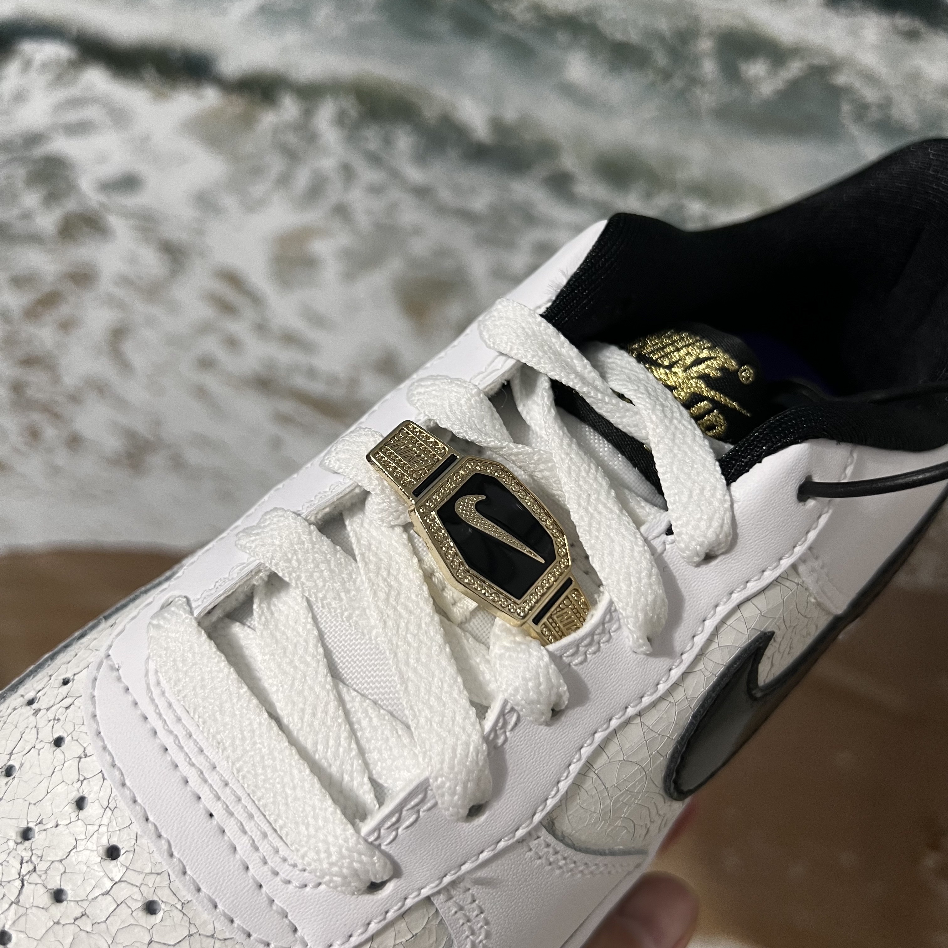(GS) Nike Air Force 1 LV8 White Black 착용 스타일 - 5