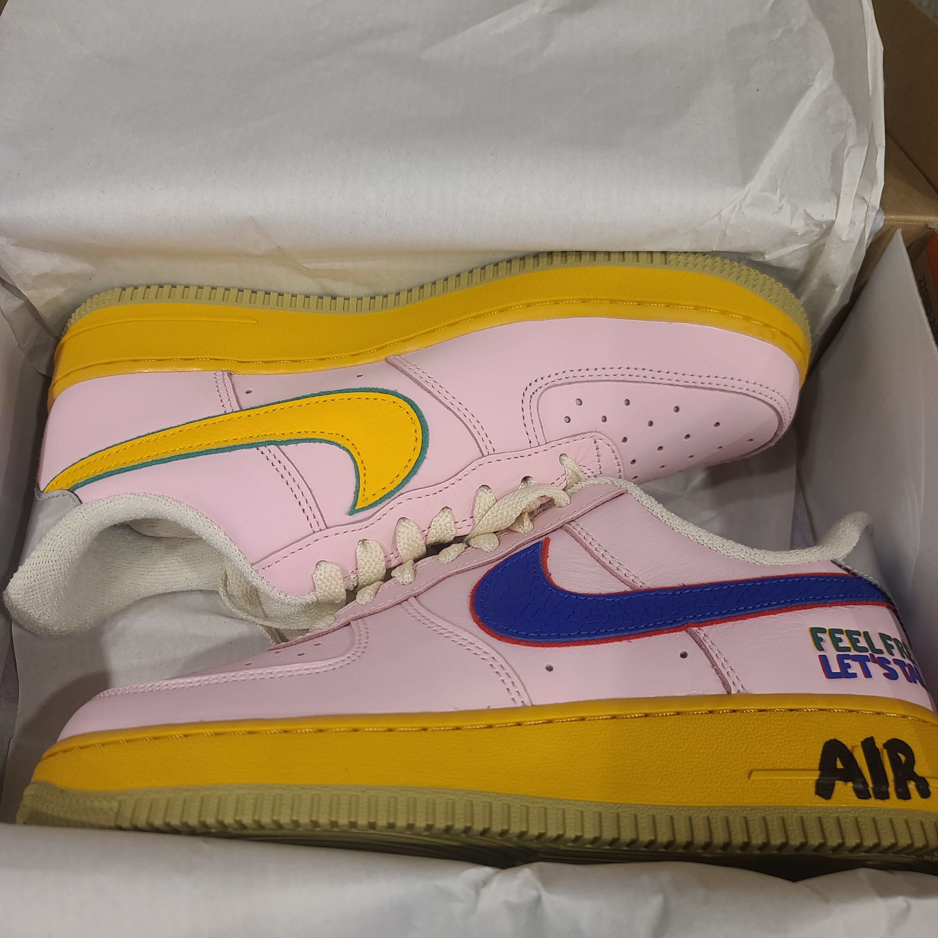 Nike Air Force 1 '07 Pink Tan 착용 스타일 - 1