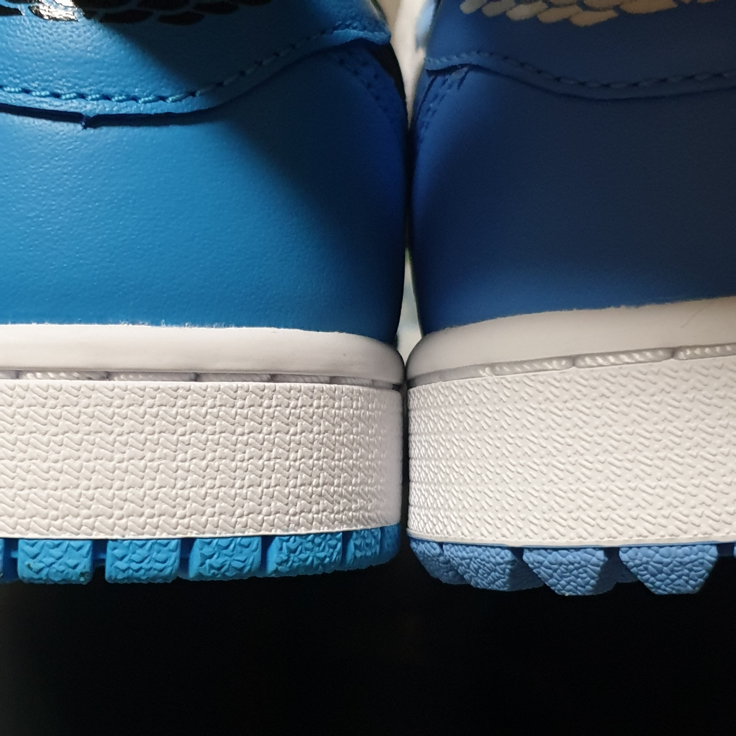 Jordan 1 Low Golf White and University Blue, Jordan 1 Retro Low OG Black and Dark Powder Blue 착용 스타일 - 4