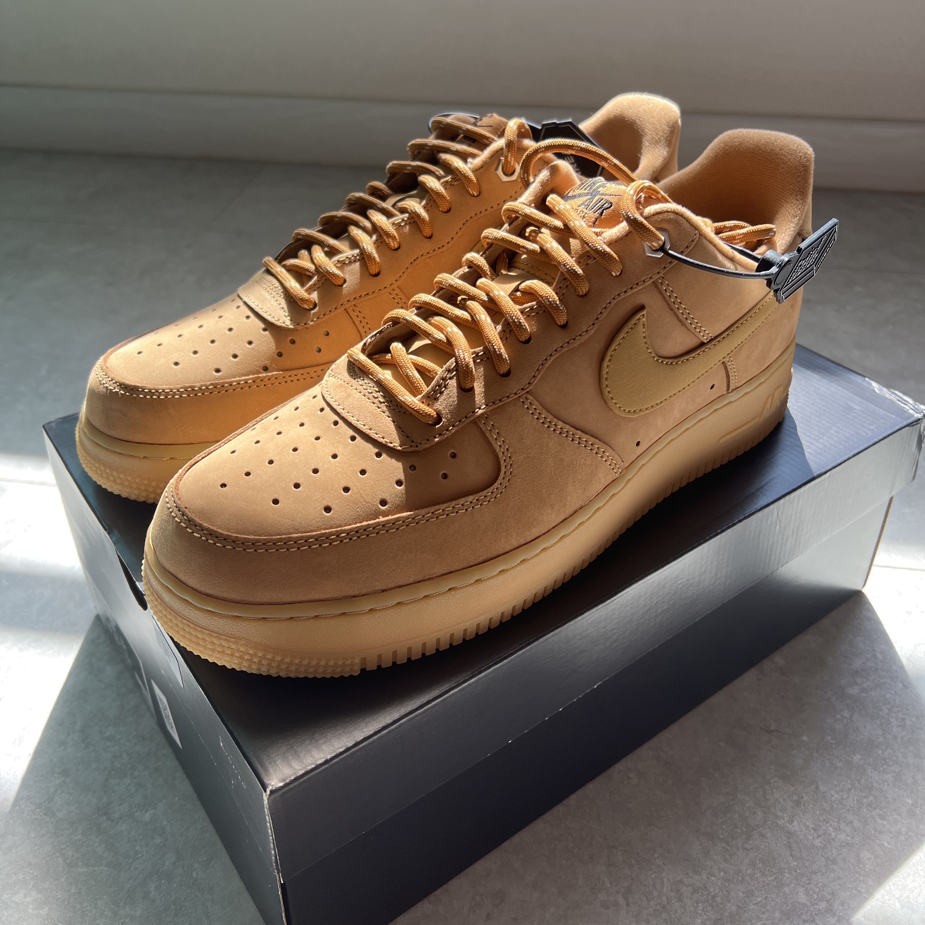Nike Air Force 1 '07 WB Flax 착용 스타일