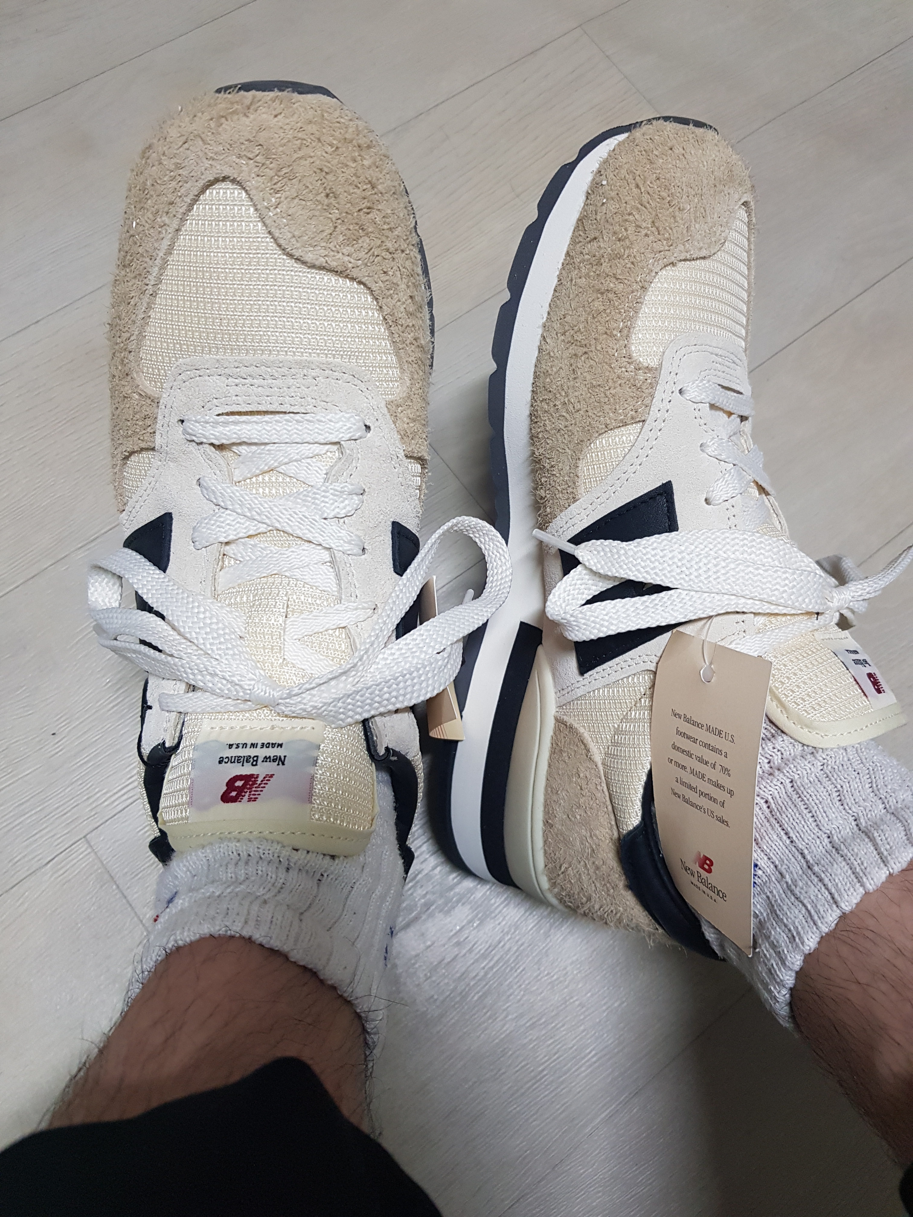 New Balance 990v1 Made in USA Incense Macadamia Nut 착용 스타일 - 1