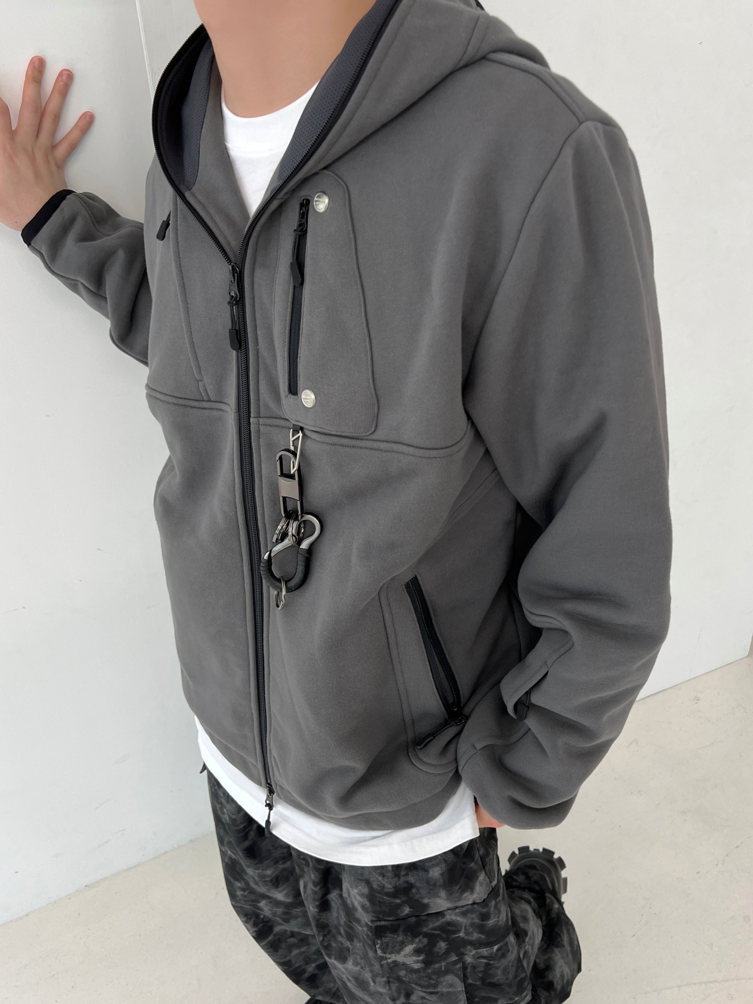 Undermycar Marshall Chest Pocket Balaclava Zip-Up Chimera - 22SS, Prada Cloudbust Thunder Technical Fabric Sneakers Black 착용 스타일 - 4