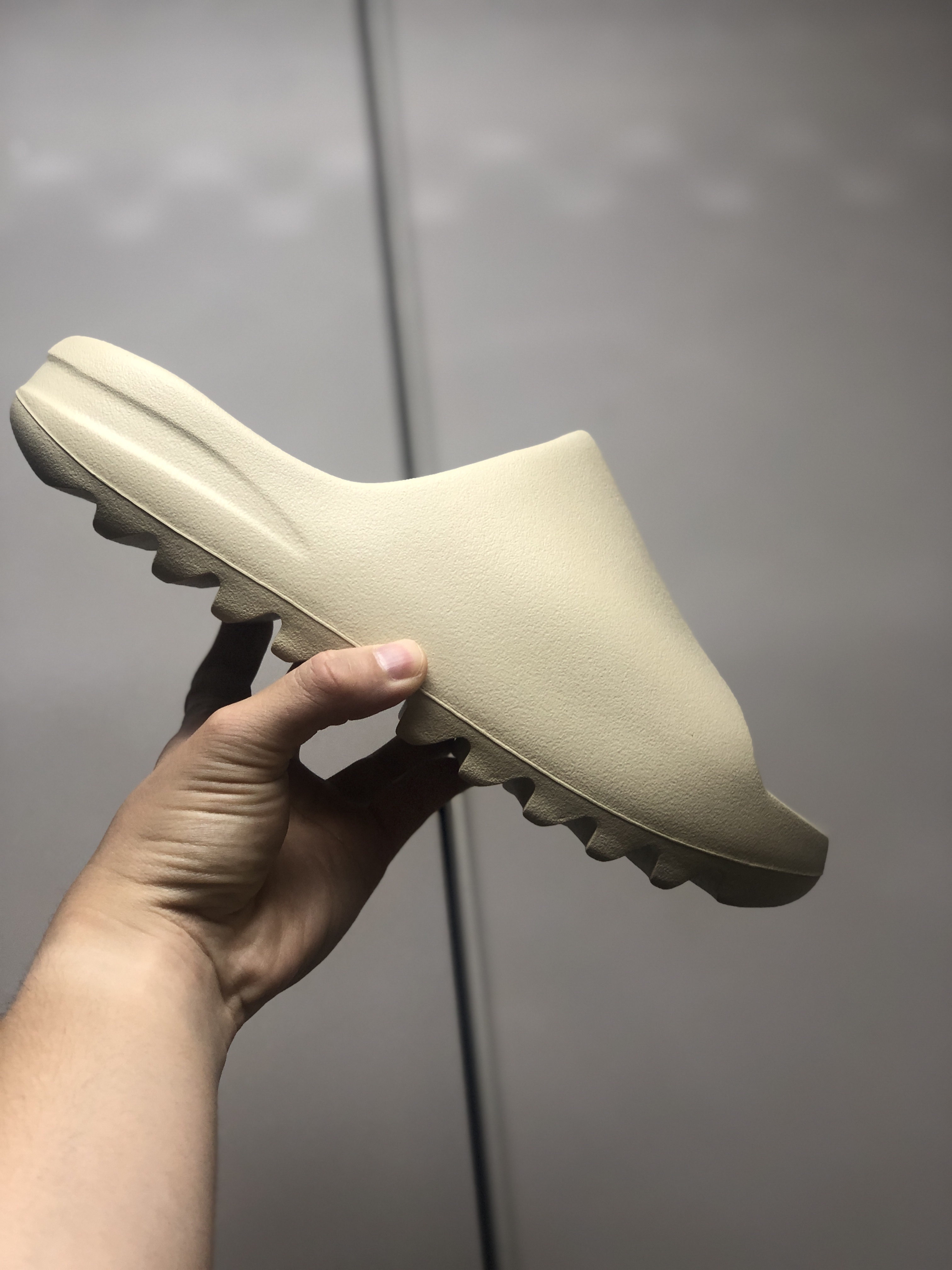 Adidas Yeezy Slide Bone 2022/2023 착용 스타일