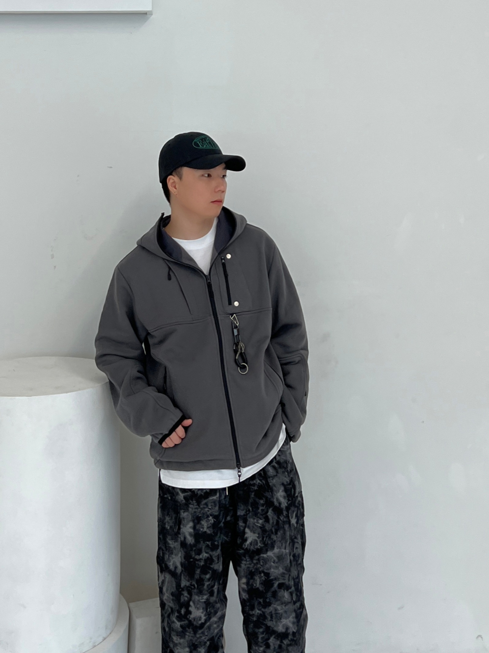 Undermycar Marshall Chest Pocket Balaclava Zip-Up Chimera - 22SS, Prada Cloudbust Thunder Technical Fabric Sneakers Black 착용 스타일 - 1