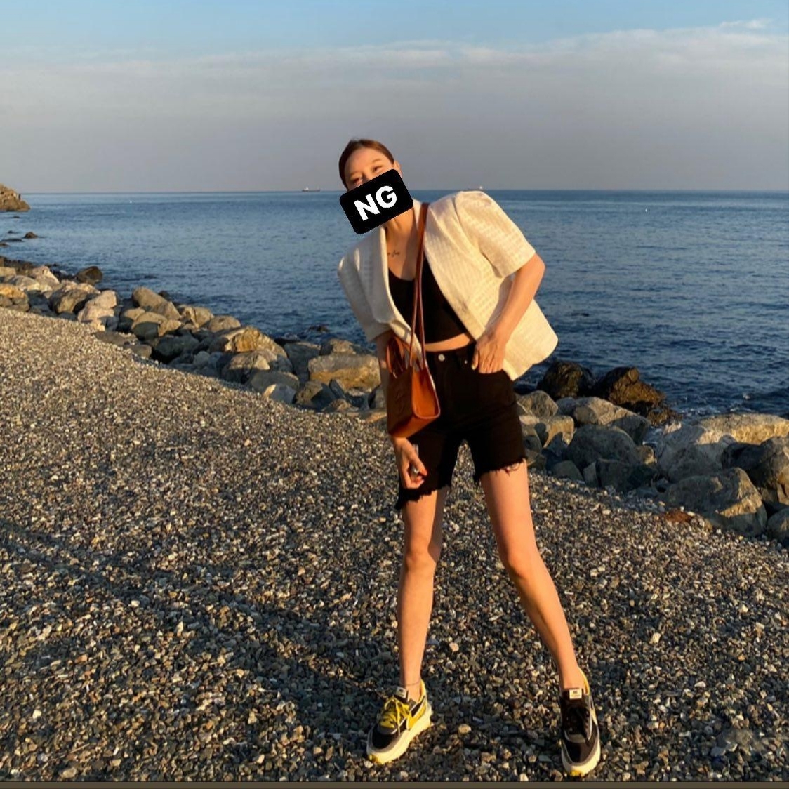 Nike x Sacai x Undercover LDWaffle Black Bright Citron, Telfar Small Shopping Bag Tan 착용 스타일