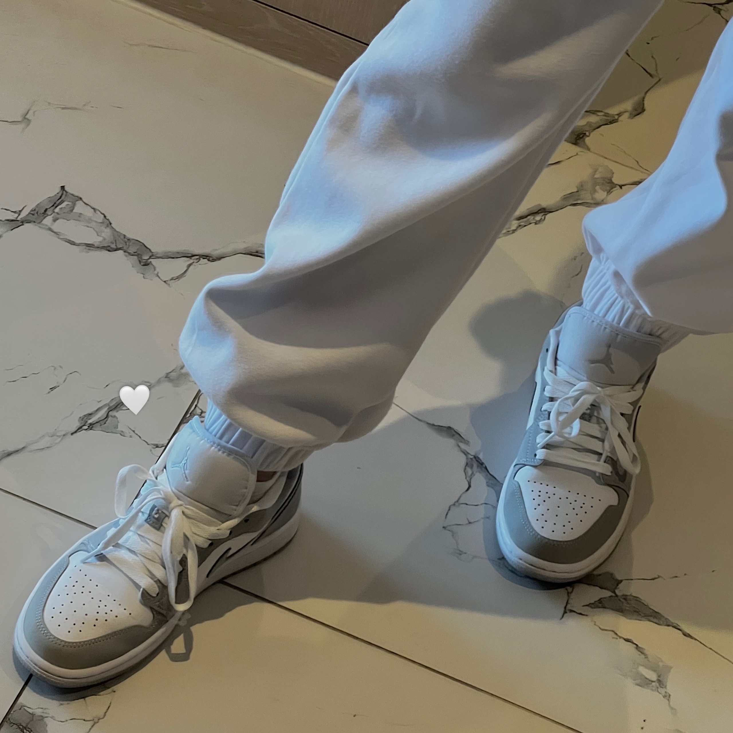 (W) Jordan 1 Low White Wolf Grey 착용 스타일