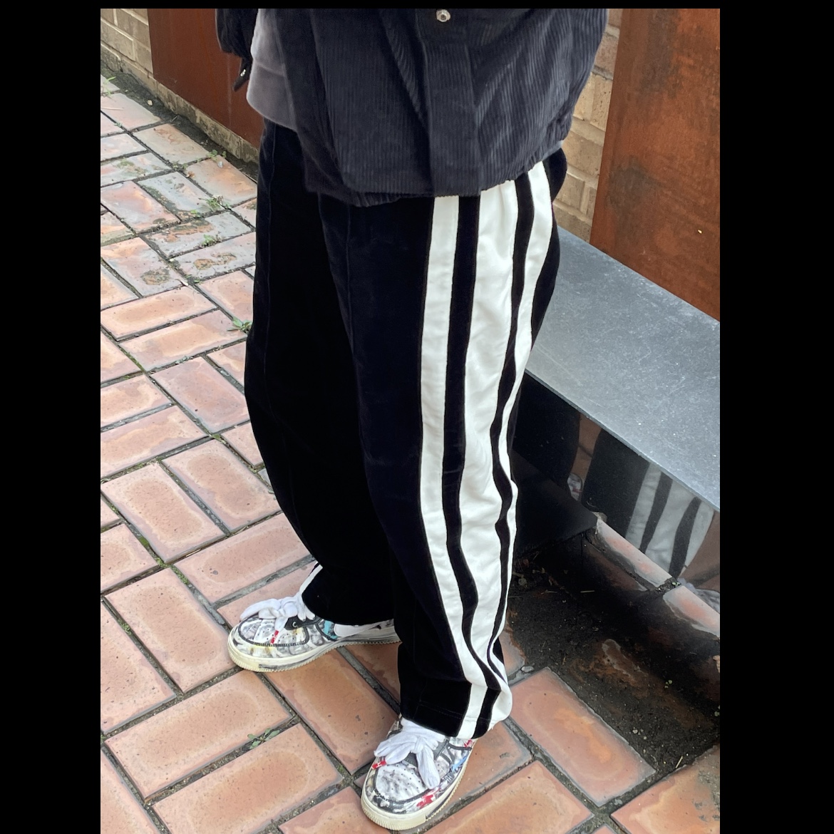 Apple AirPods Max Lightning Space Gray (Korean Ver.), Supreme x Stone Island Corduroy Jacket Black - 20FW 착용 스타일 - 3