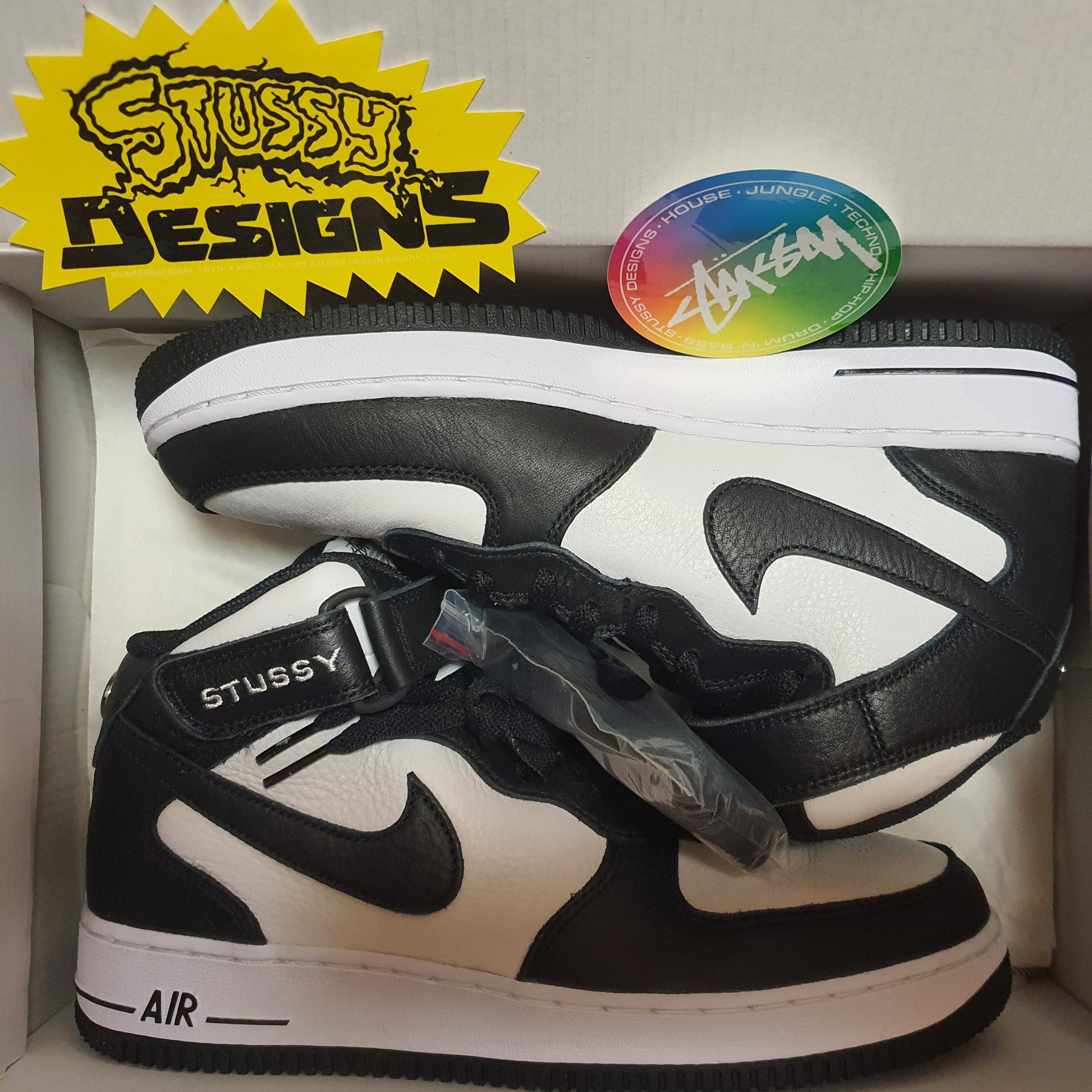 Nike x Stussy Air Force 1 '07 Mid SP Black and Light Bone 착용 스타일 - 1