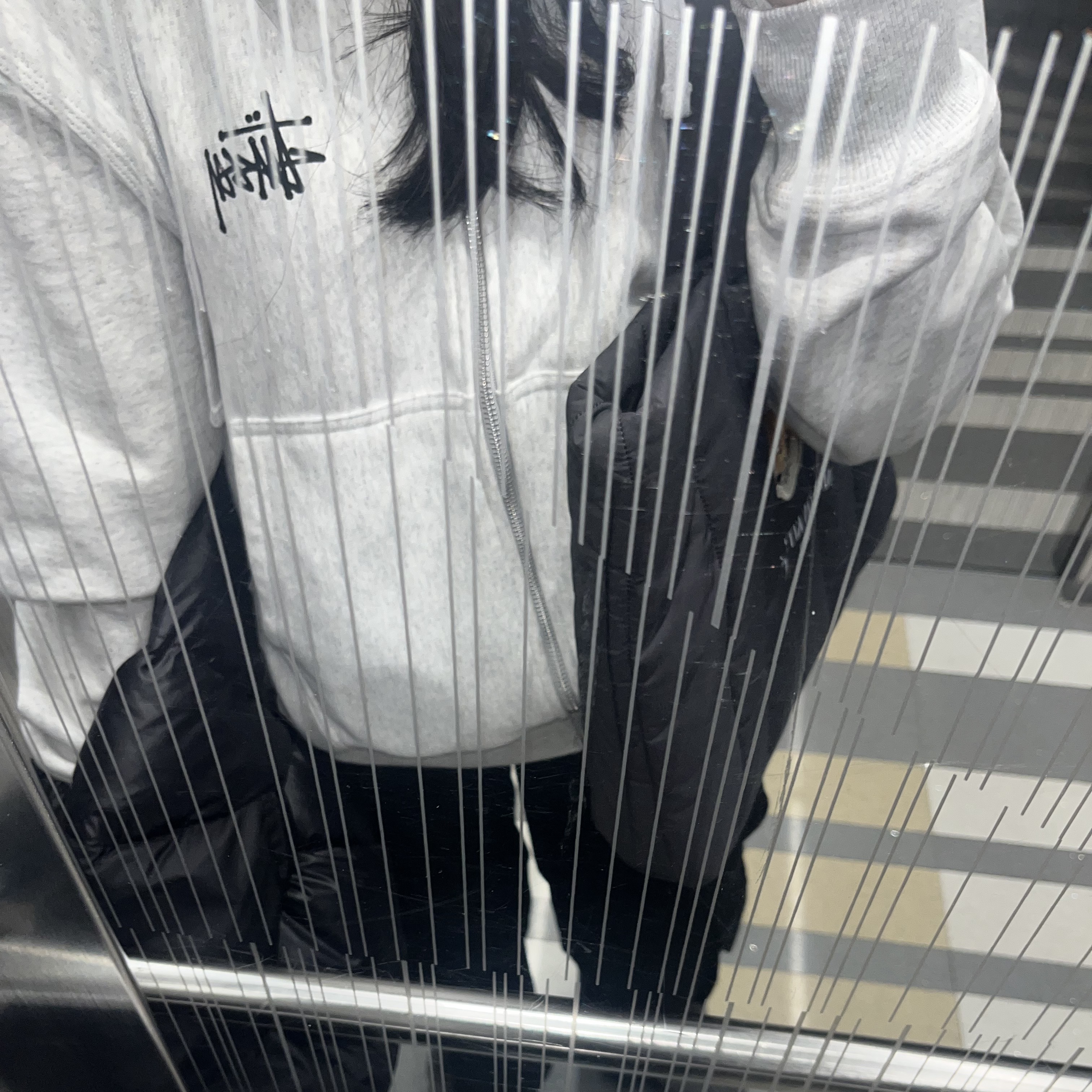 Stussy Basic Stussy Hoodie Ash Heather 2022, Maison Kitsune x Laneige Padded Bag Navy 착용 스타일 - 1
