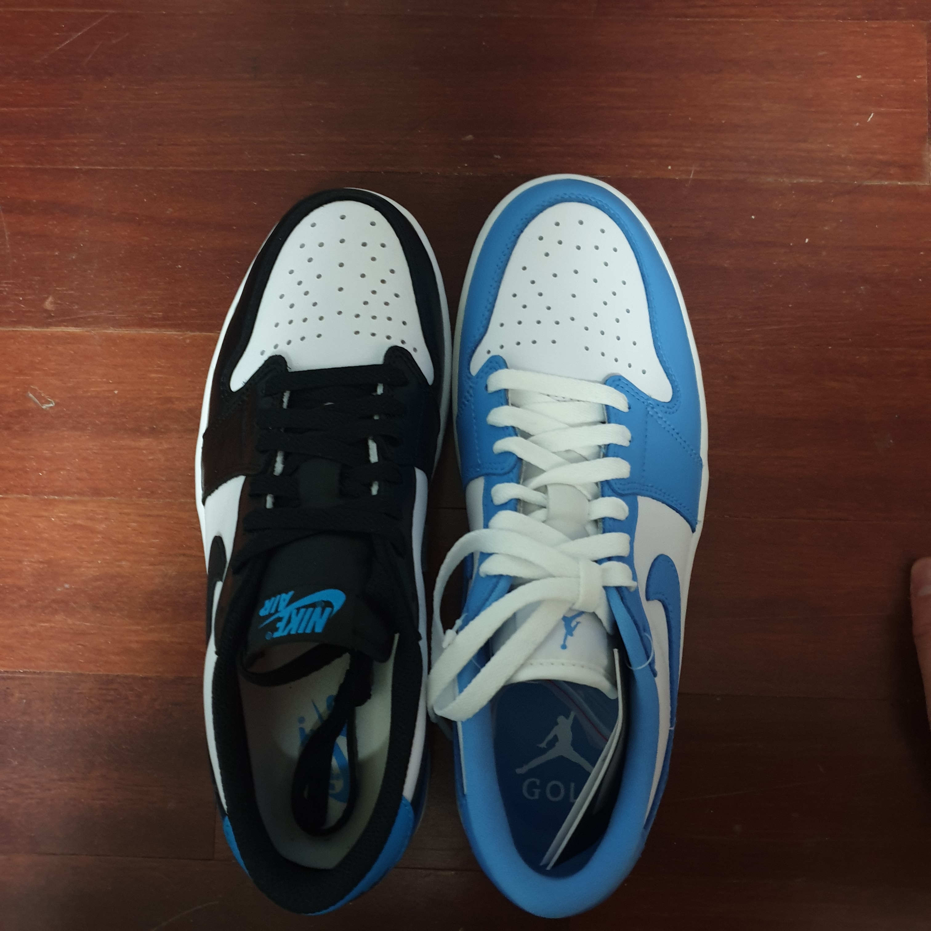 Jordan 1 Low Golf White and University Blue, Jordan 1 Retro Low OG Black and Dark Powder Blue 착용 스타일 - 2
