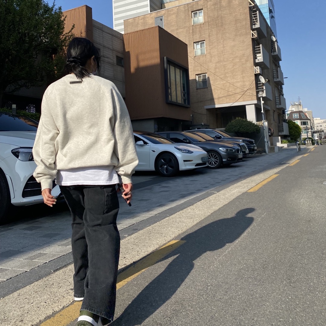 Essentials The Core Collection Pullover Crewneck Oatmeal 착용 스타일