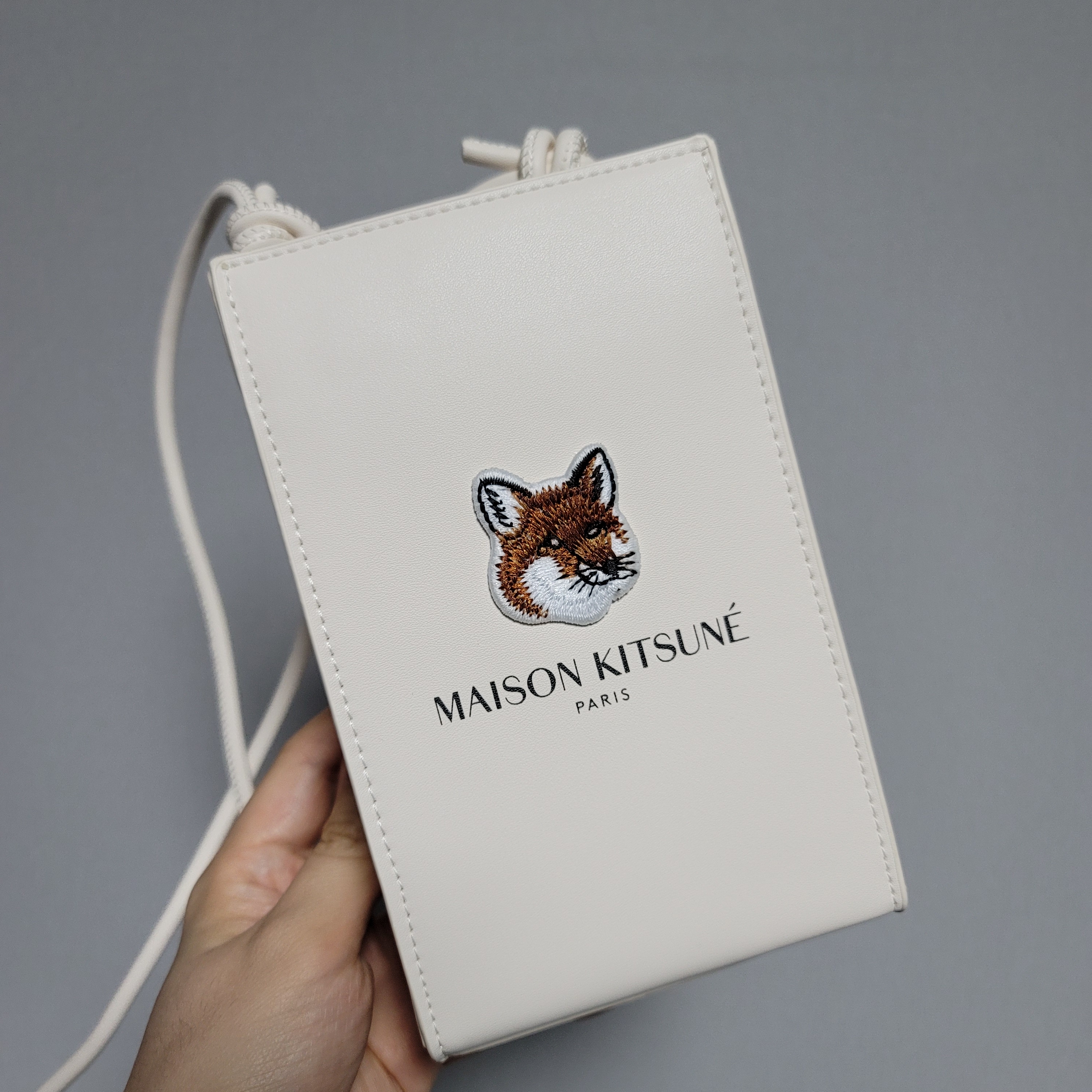 Maison Kitsune x Laneige Crossbody Bag 착용 스타일
