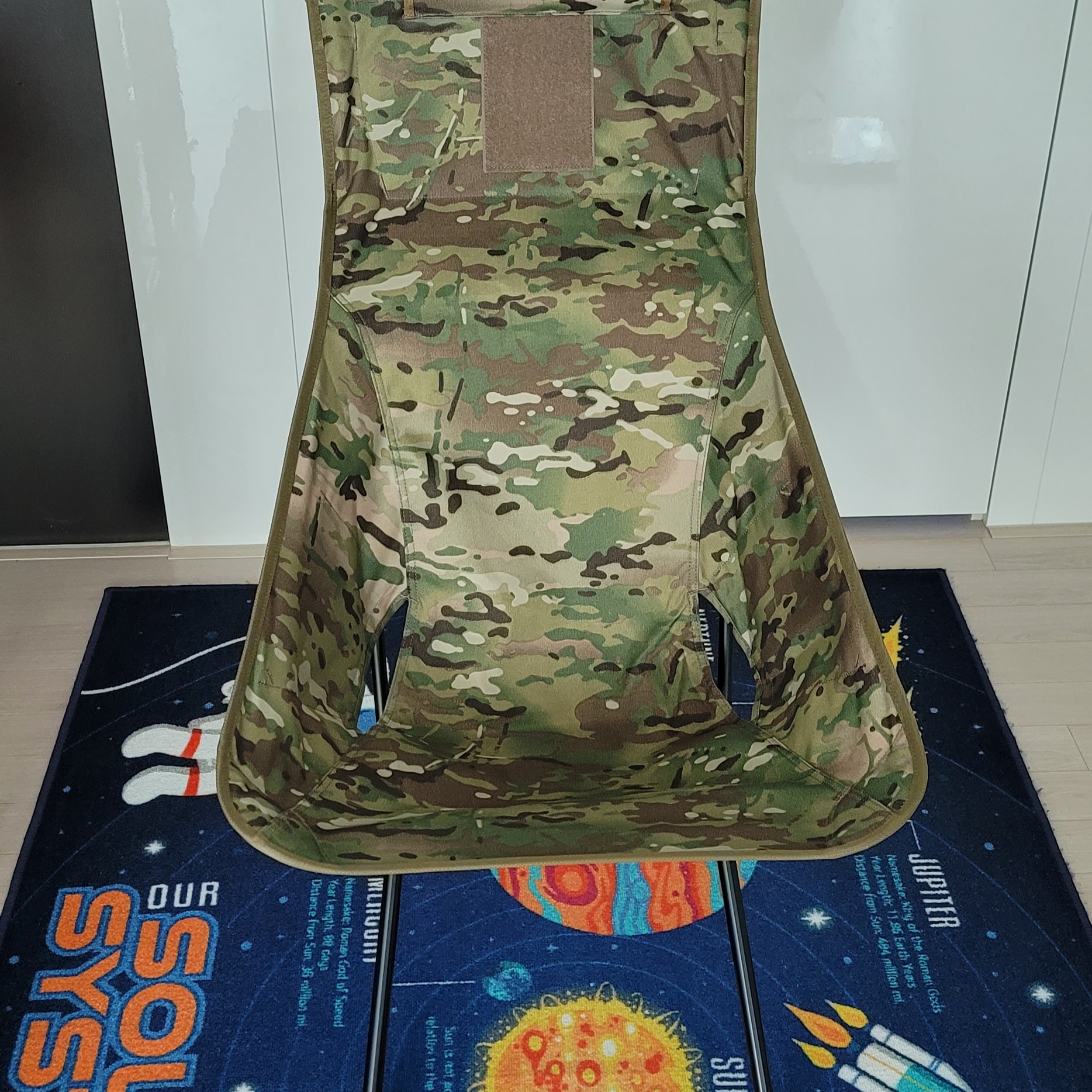 Helinox Tactical Sunset Chair Multicam 착용 스타일 - 1