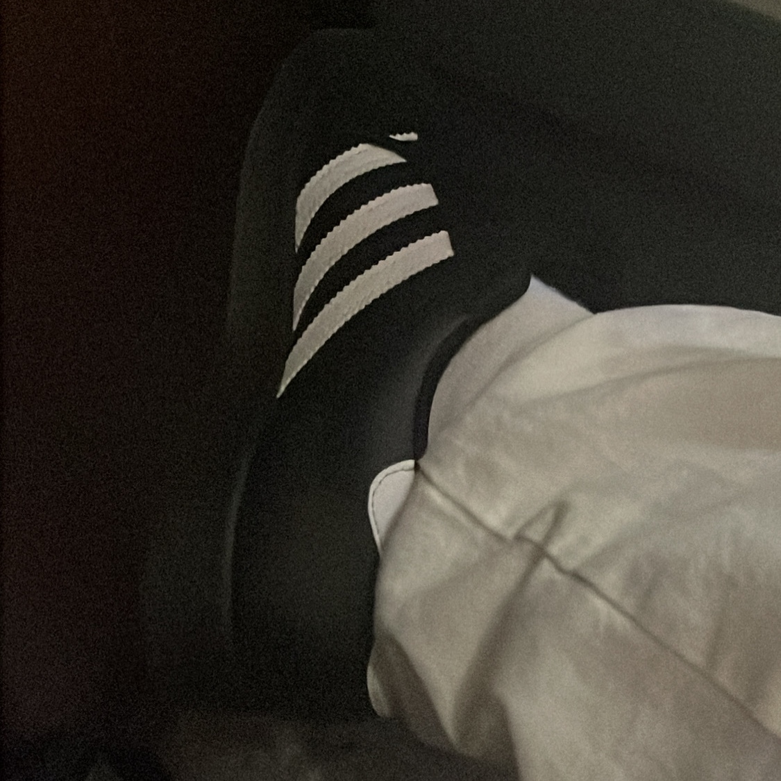 Adidas Superstar Core Black White 착용 스타일