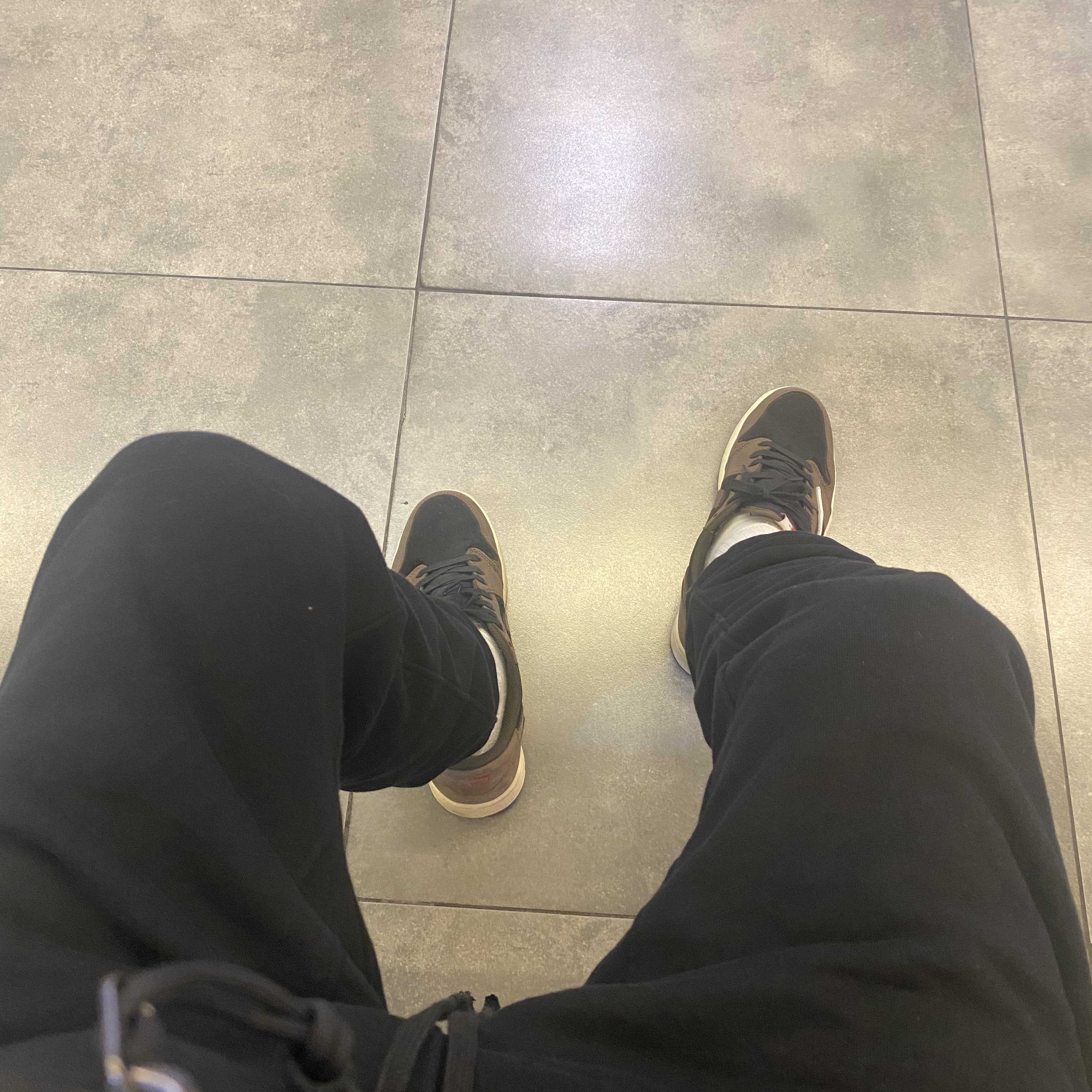 Jordan 1 x Travis Scott Retro Low OG SP Mocha 착용 스타일