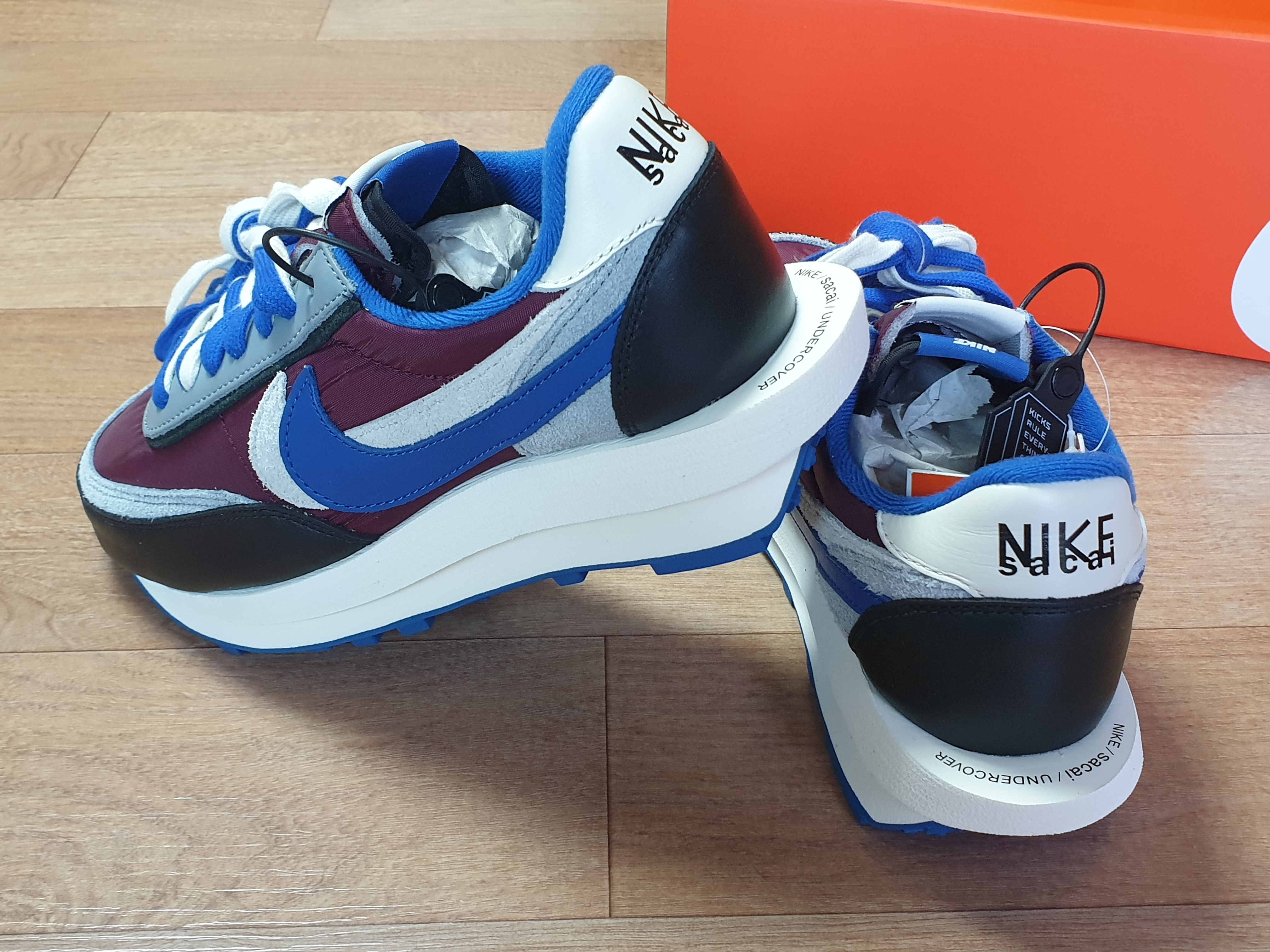 Nike x Sacai x Undercover LDWaffle Night Maroon Team Royal 착용 스타일 - 3