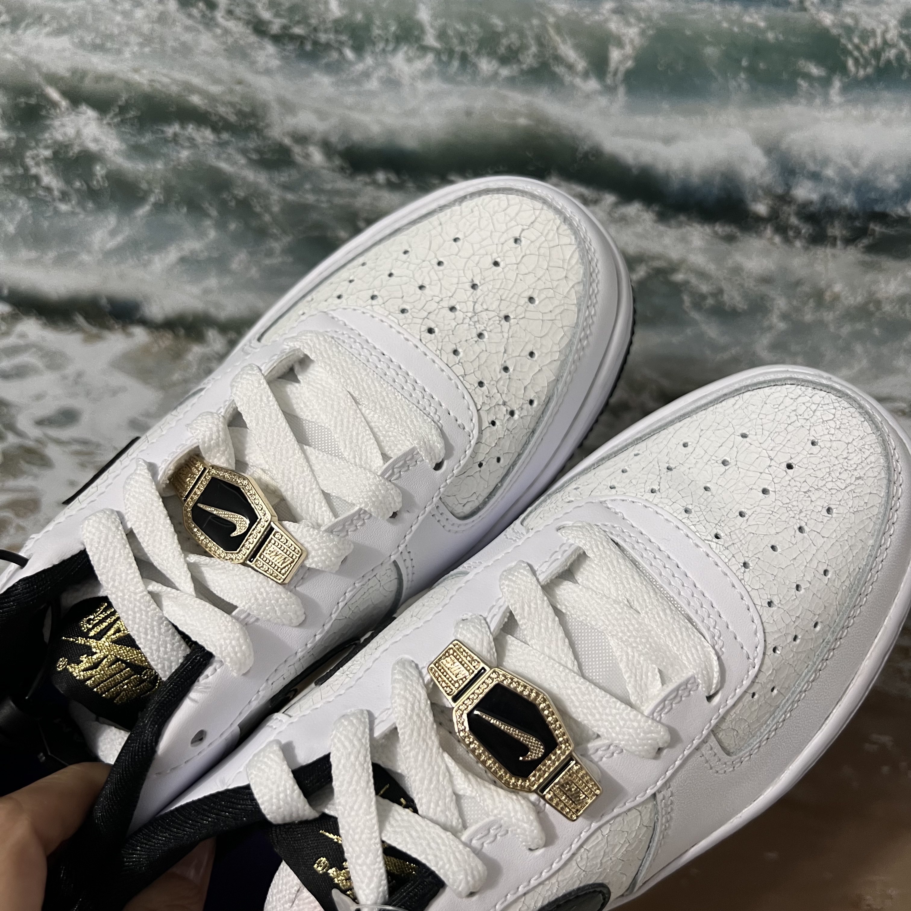 (GS) Nike Air Force 1 LV8 White Black 착용 스타일 - 2