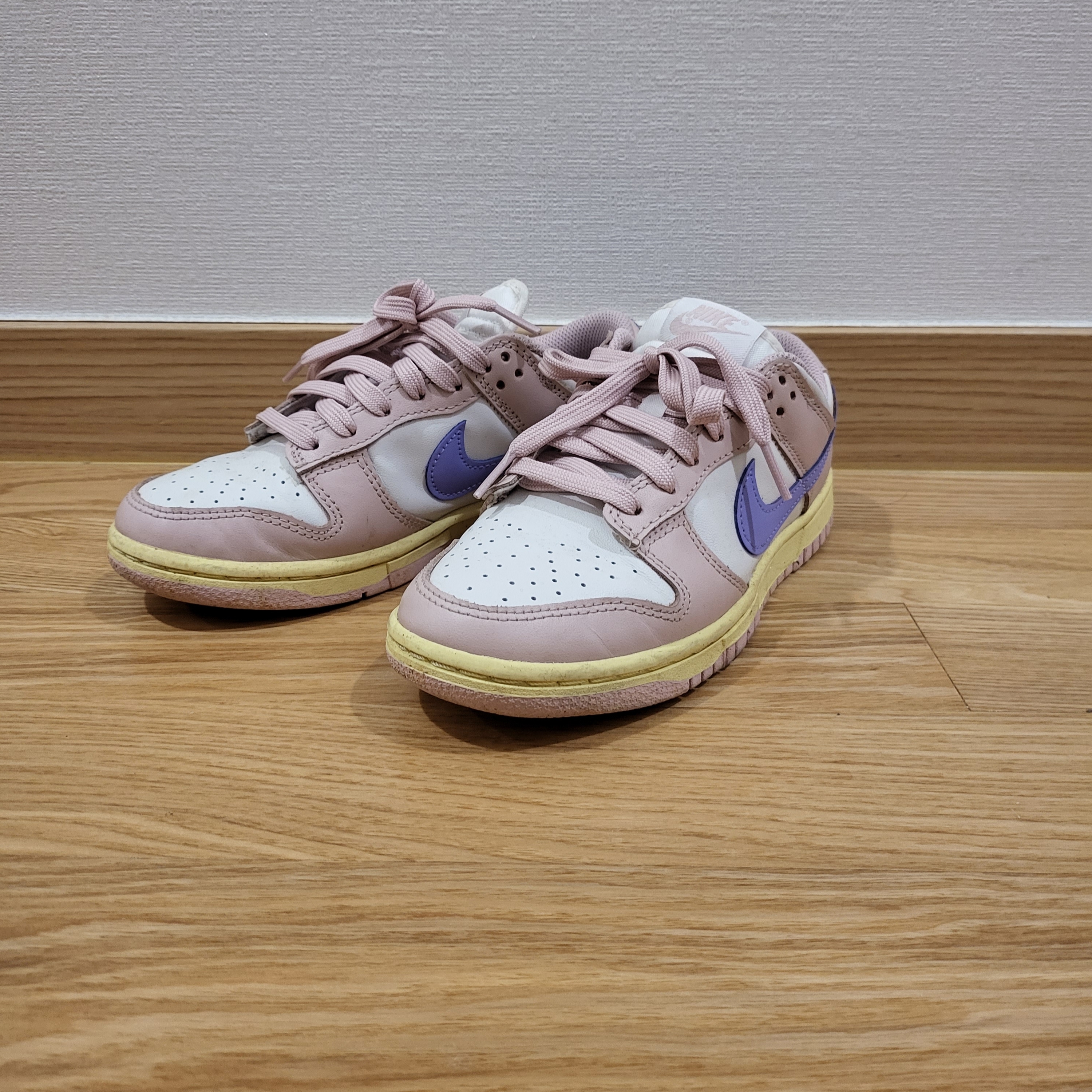 (W) Nike Dunk Low Pink Oxford 착용 스타일 - 1