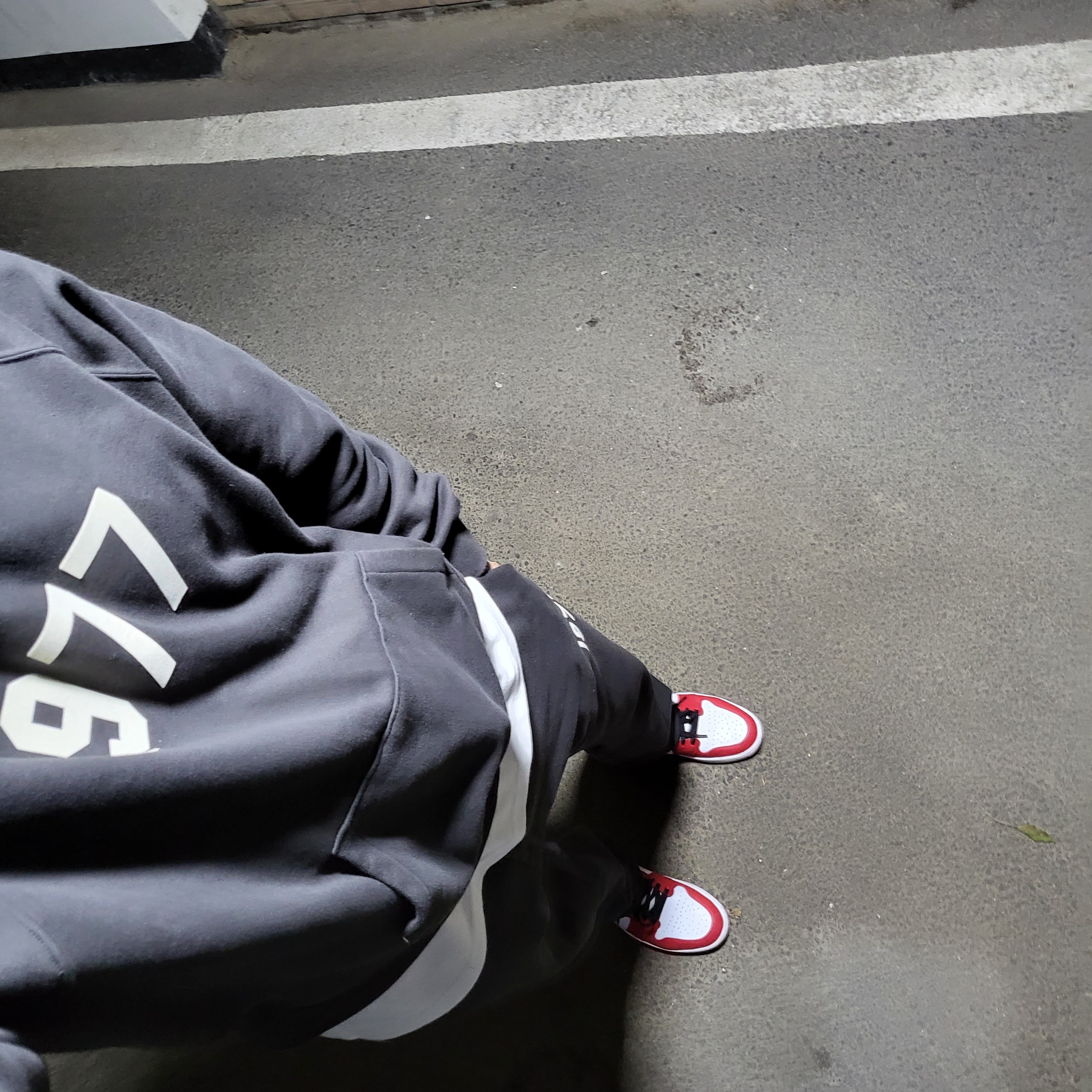 Essentials 1977 Hoodie Iron - 22SS, Essentials 1977 Relaxed Sweatpants Iron - 22SS 착용 스타일 - 3